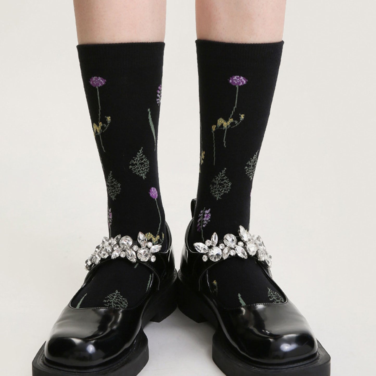 3-Pair Floral Pattern Crew Socks with Scalloped Cuff and Allover Knit Design for Everyday Feminine Style