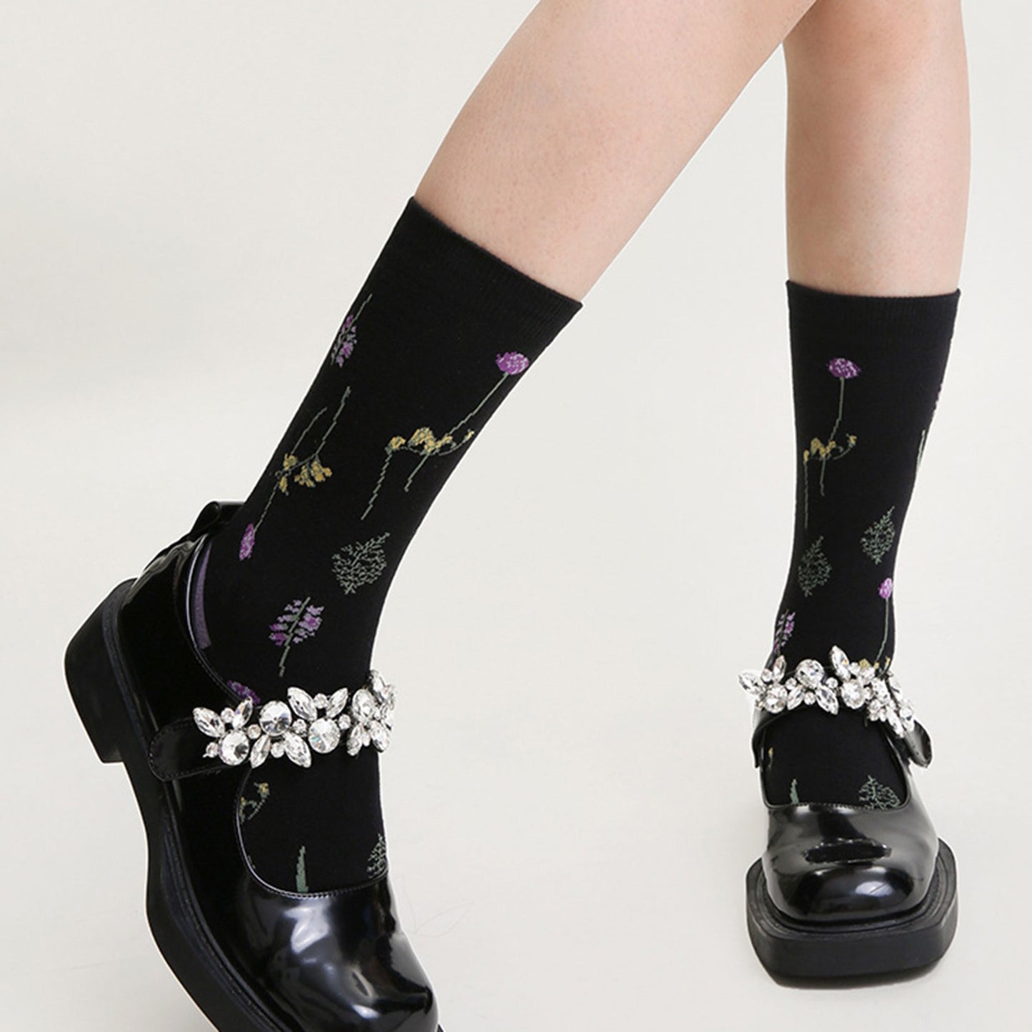 3-Pair Floral Pattern Crew Socks with Scalloped Cuff and Allover Knit Design for Everyday Feminine Style