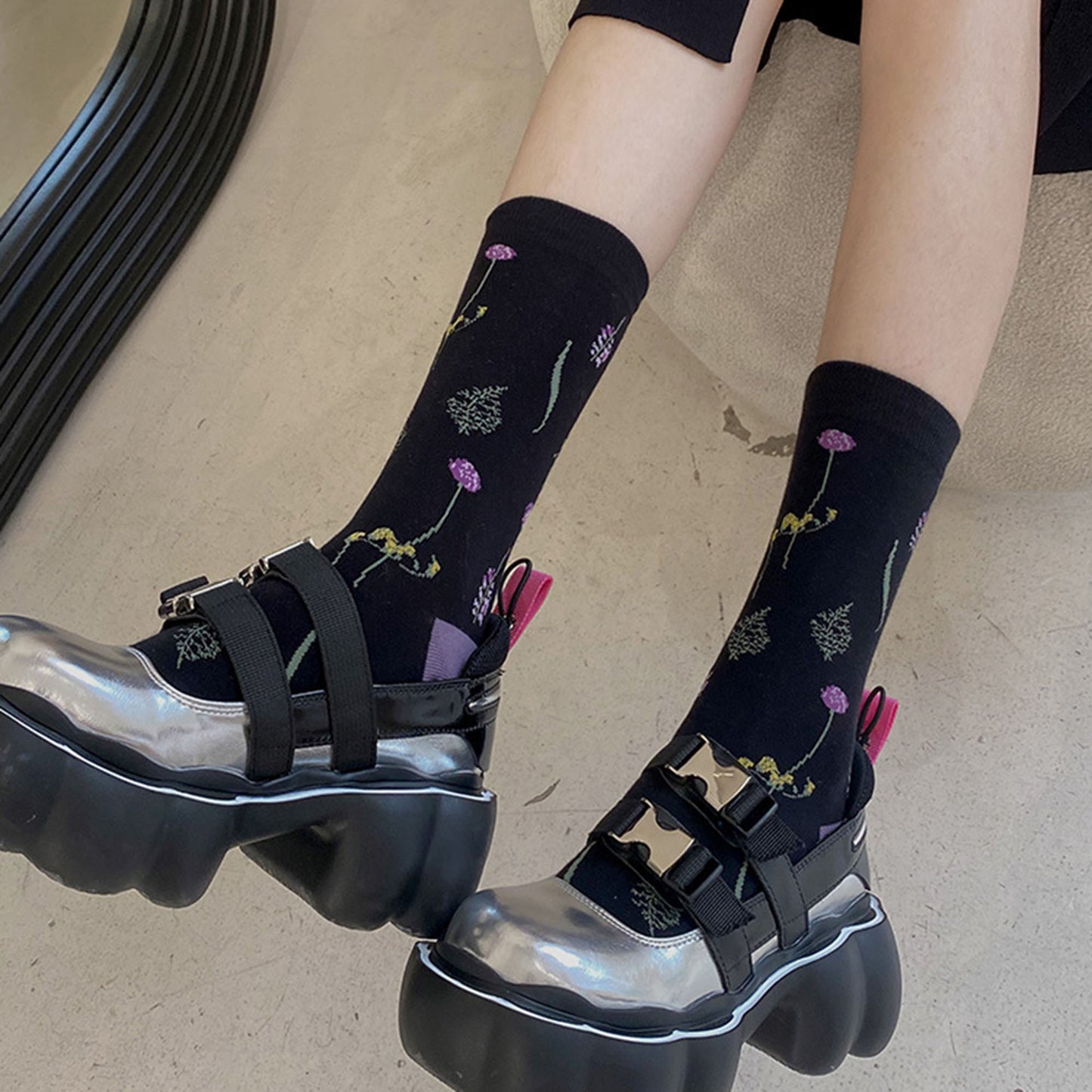 3-Pair Floral Pattern Crew Socks with Scalloped Cuff and Allover Knit Design for Everyday Feminine Style