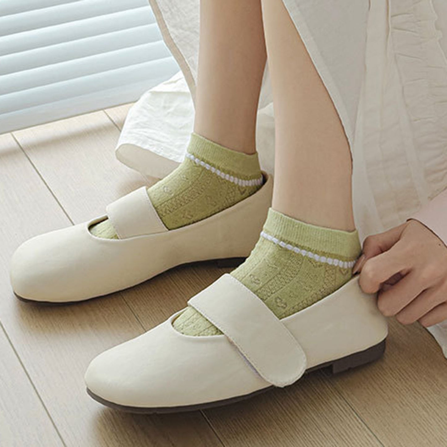 5-Pair Knit Ankle Socks with Delicate Heart Pattern and Ruffled Cuff Detail for Sweet Everyday Style