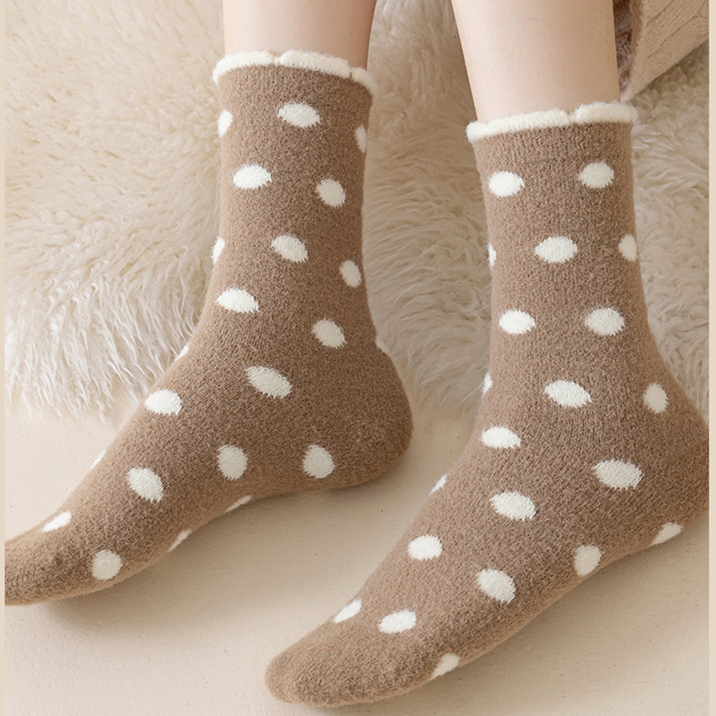 3 Pairs Women's Plush Crew Socks with Polka Dot Pattern and Thick Fleece Lining
