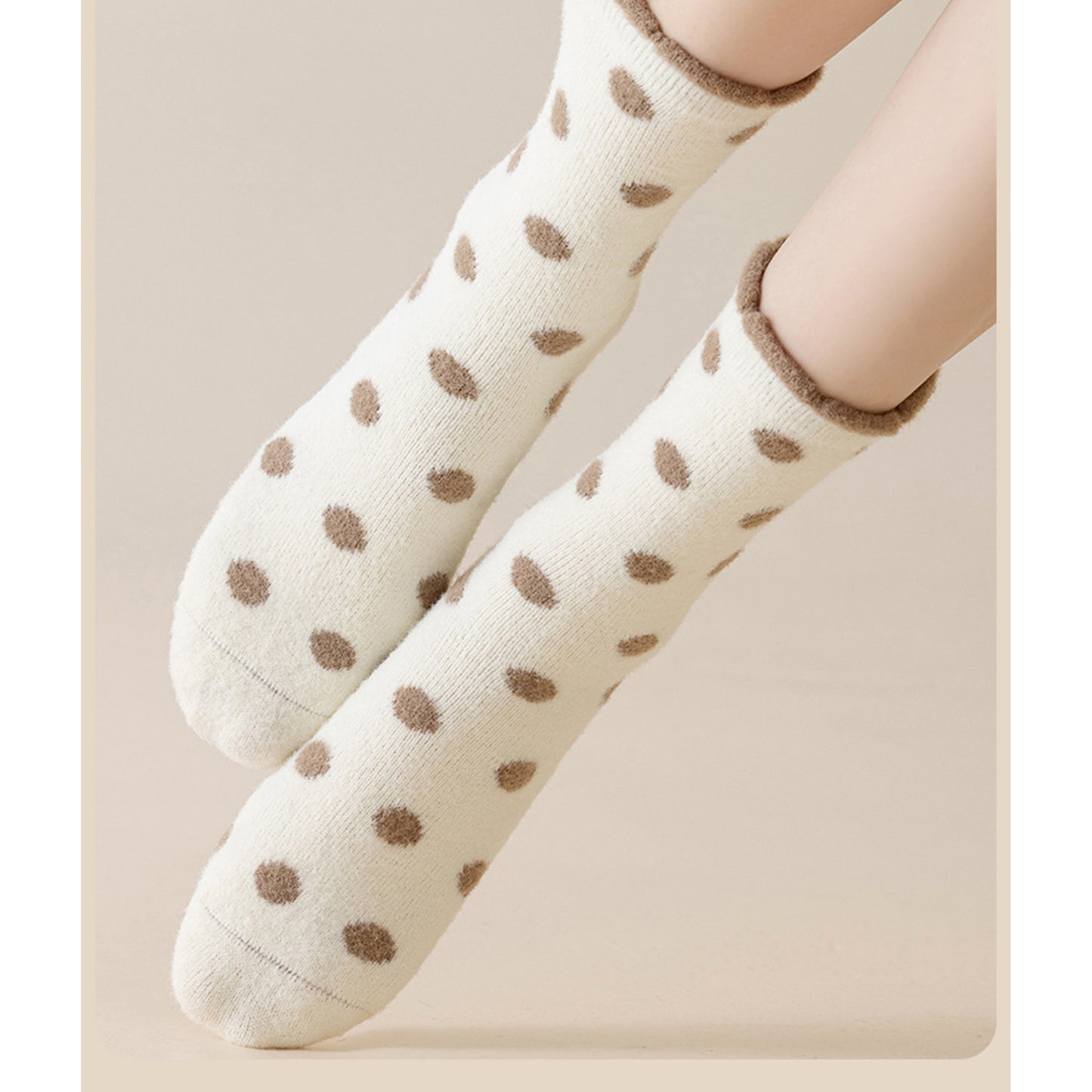 3 Pairs Women's Plush Crew Socks with Polka Dot Pattern and Thick Fleece Lining