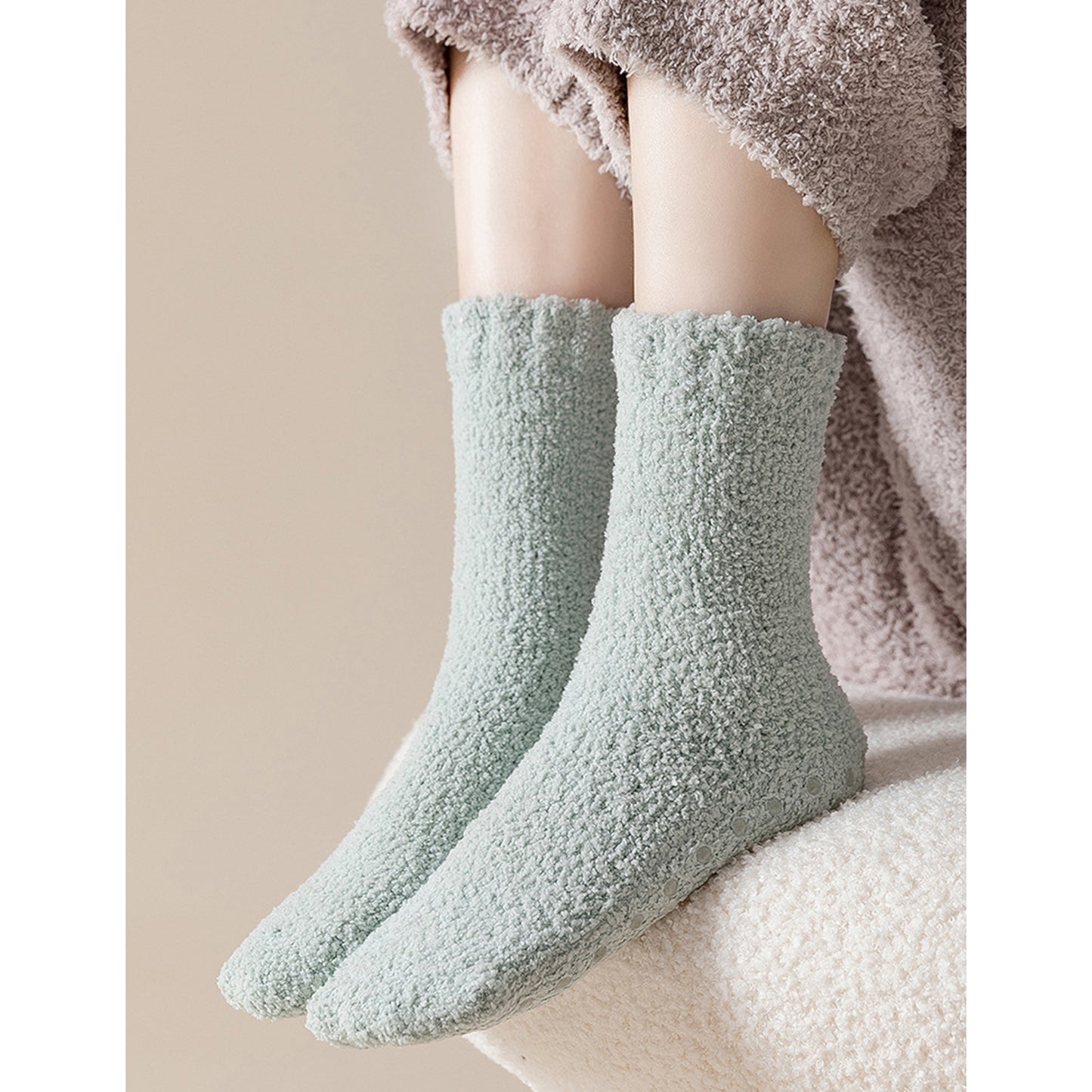 3 Pairs Women's Plush Non-Slip Crew Socks with Thick Fleece Lining and Cozy Warm Fit
