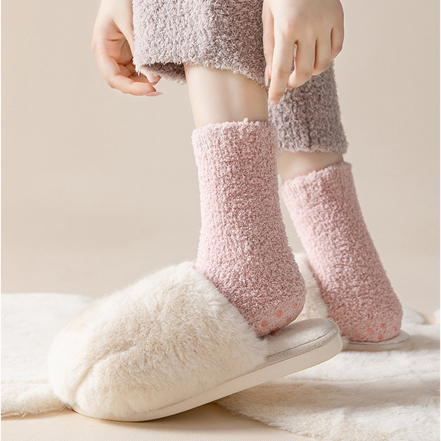 3 Pairs Women's Plush Non-Slip Crew Socks with Thick Fleece Lining and Cozy Warm Fit