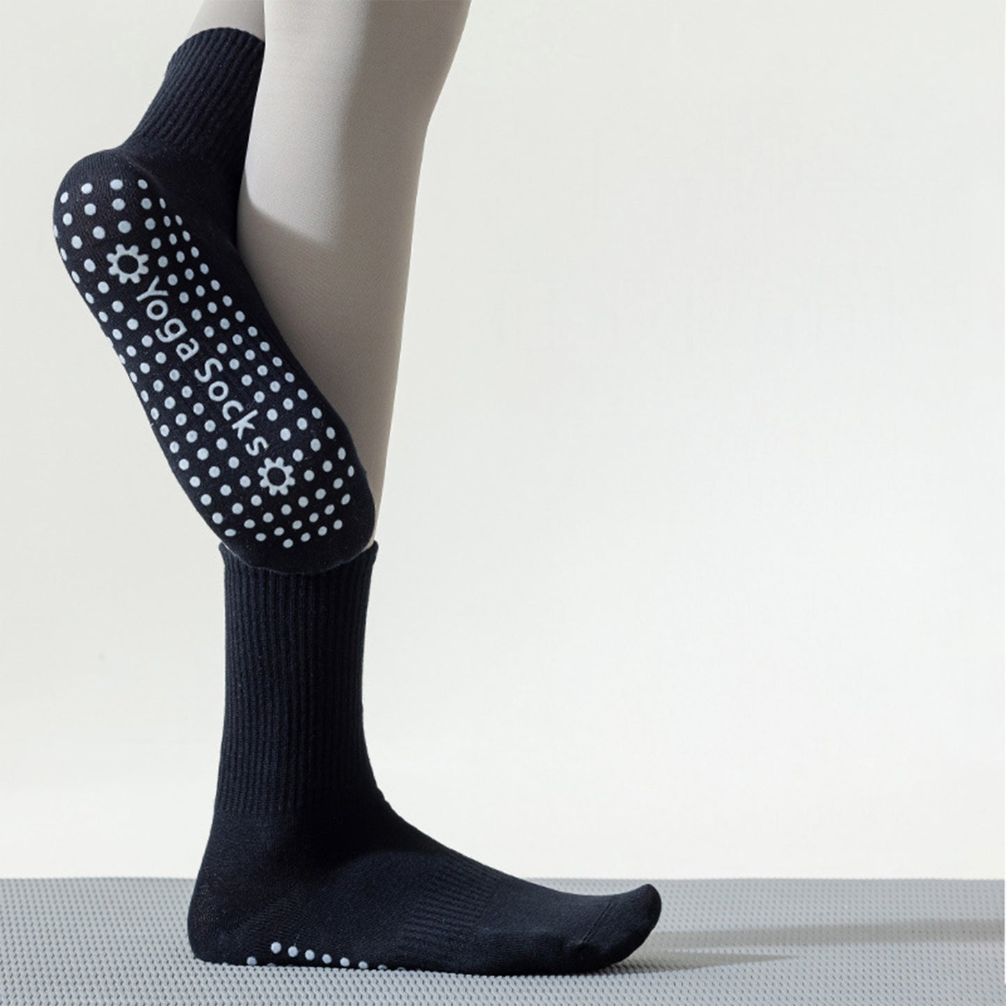 2 Pairs Women's Yoga Non-Slip Crew Socks with Gripped Soles for Pilates and Home Workouts