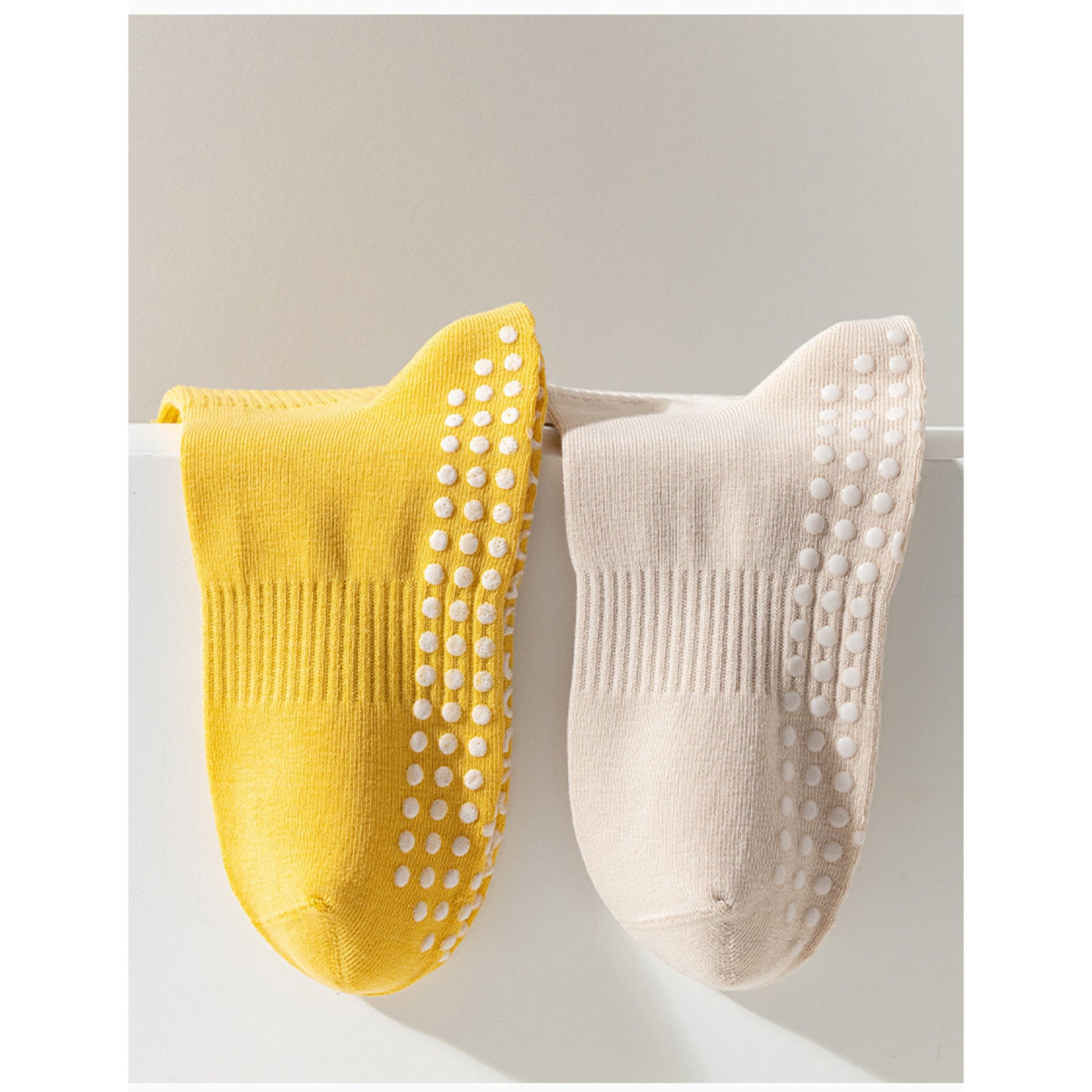 2 Pairs Women's Yoga Non-Slip Crew Socks with Gripped Soles for Pilates and Home Workouts