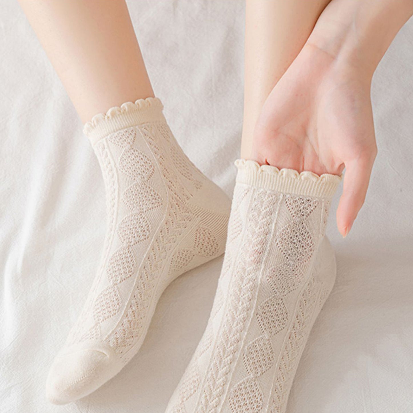 3 Pairs Textured Diamond Socks with Knitted Pattern and Scalloped Trim