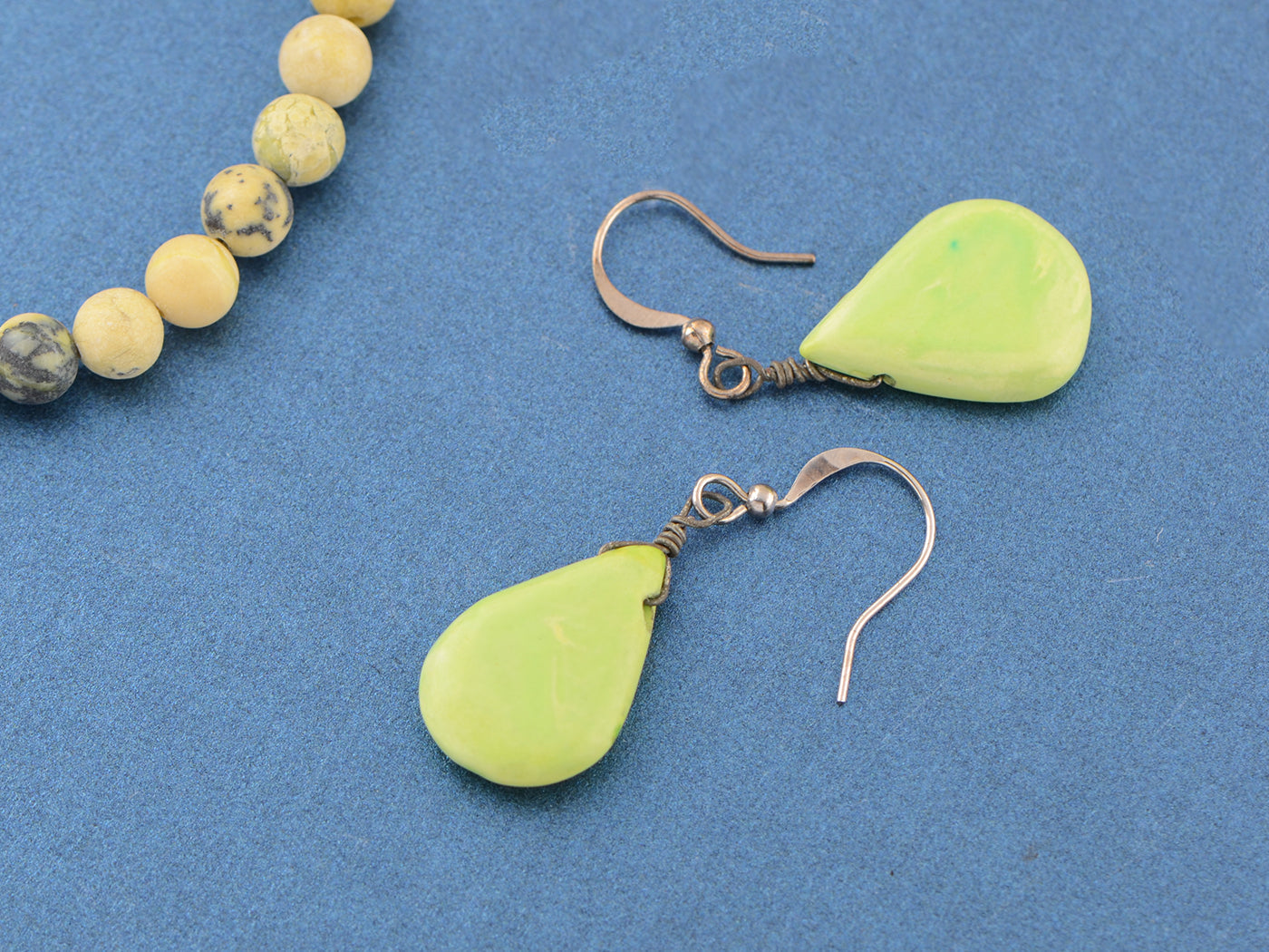 ALILANG Beadeds Simulated Turquoise Necklace and Earrings Set for Women