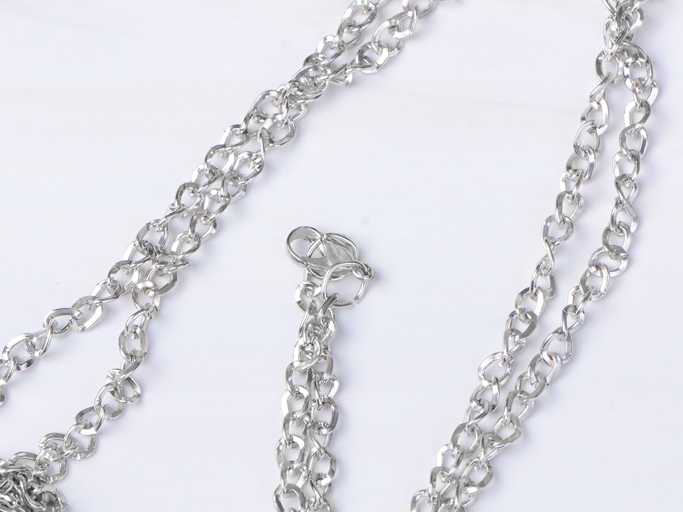 Long Tail Odd Walking Lizard Animal Pendant Necklace