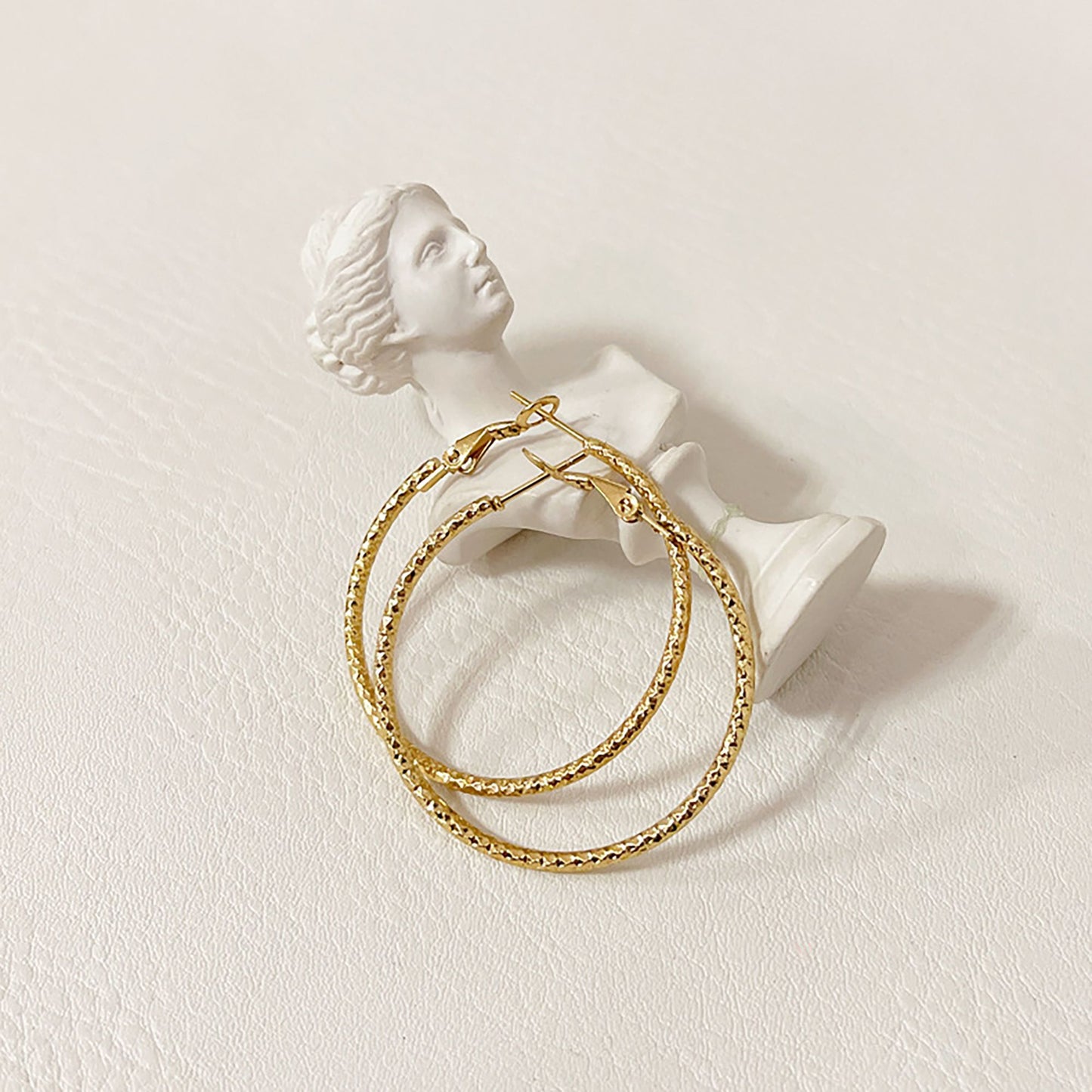 Women's Gold Textured Hoop Earrings for Versatile Styling