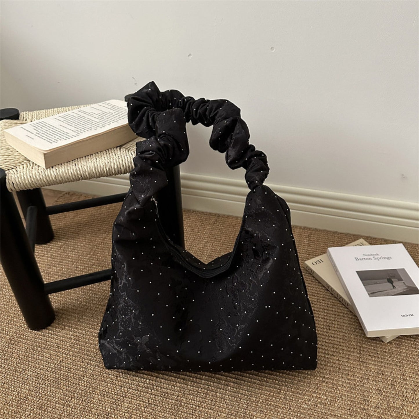 Shoulder Bag with Zipper Closure for Everyday Use