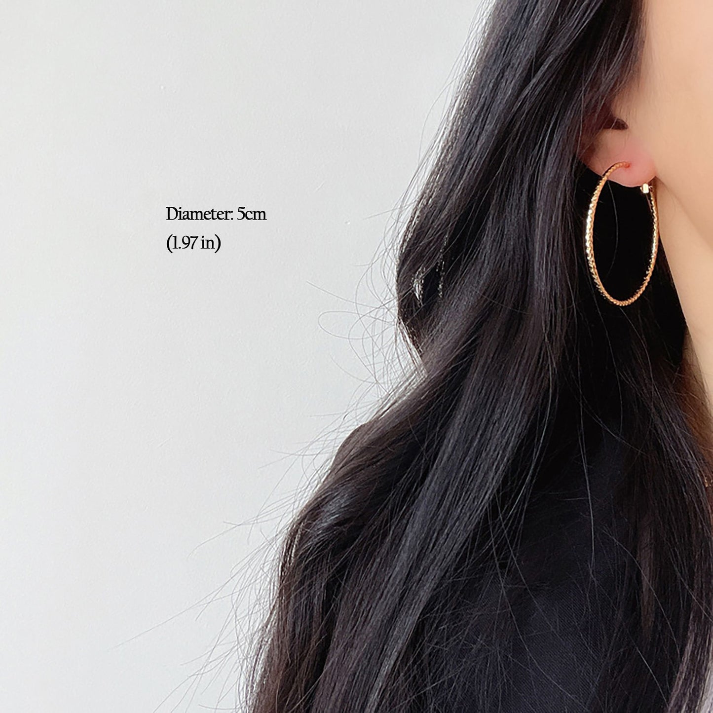 Women's Gold Textured Hoop Earrings for Versatile Styling