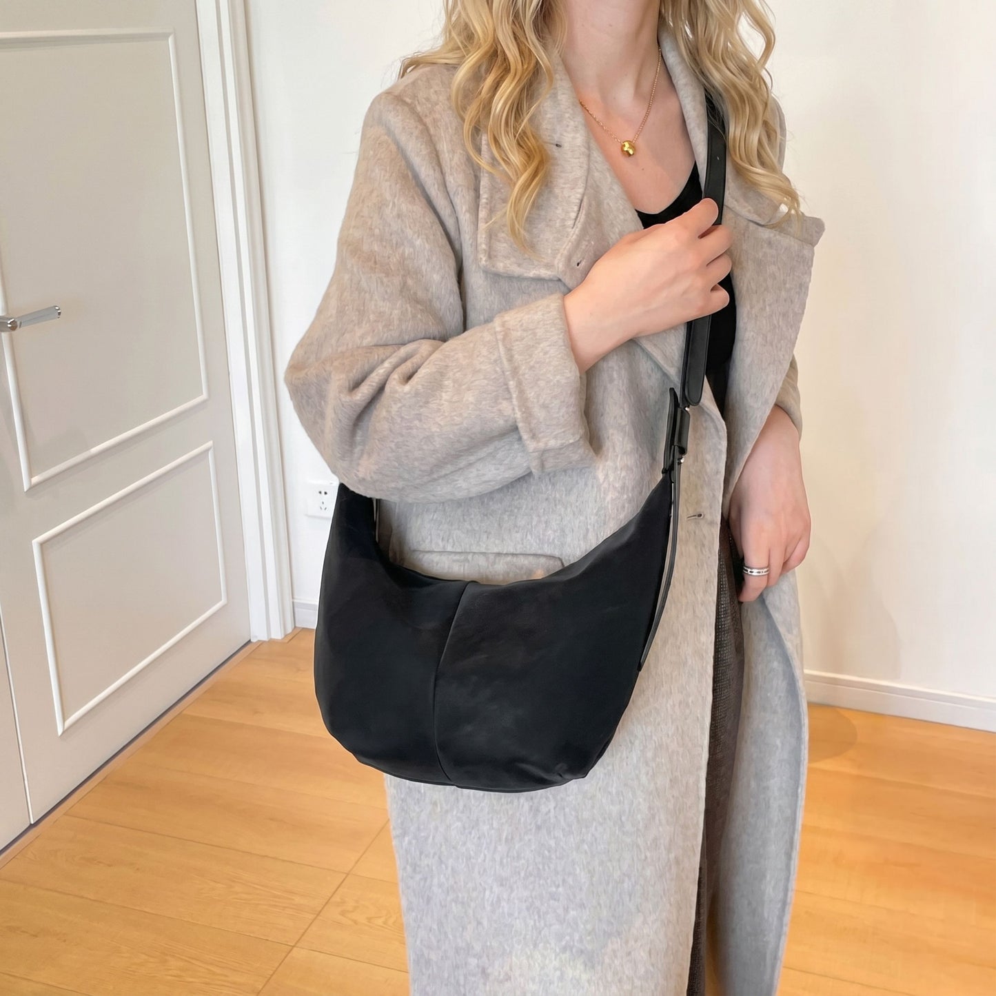 Soft Faux Leather Crescent Shoulder Bag Adjustable Strap Slouchy Everyday Crossbody Purse