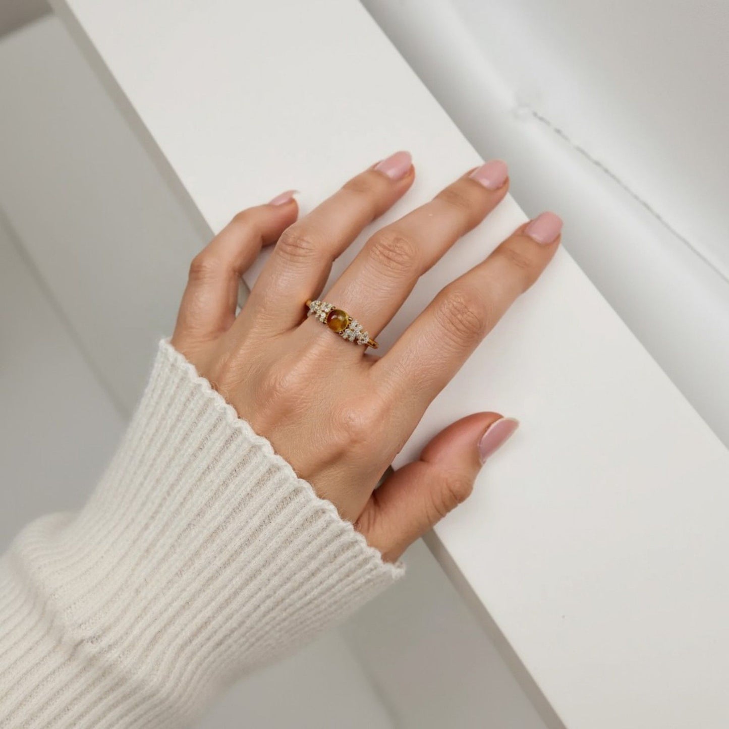 Women's Gemstone Accent Ring with Crystal-Embellished Band and Polished Finish