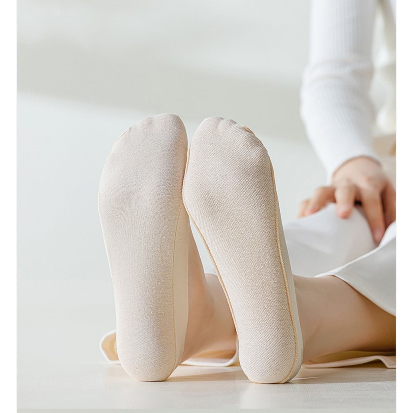 5 Pairs Women Low Cut Invisible Liner Socks Soft Stretch Mesh Top with Reinforced Toe and Moisture-Wicking Terry Cotton Sole