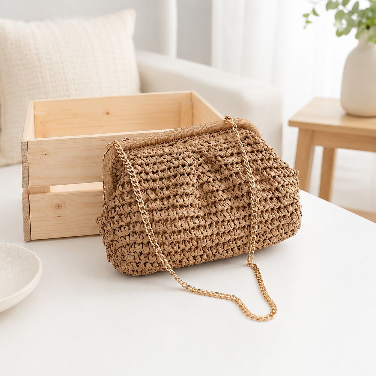 Woven Straw Crossbody Bag Small Chain Shoulder Handbag with Flap Closure