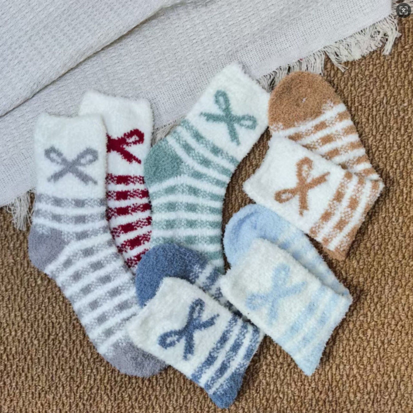 3-Pair Fuzzy Bow Knit Crew Socks Set with Plush Soft Texture, Stretchy Cozy Fabric, and Graphic Bow Pattern for Gifting