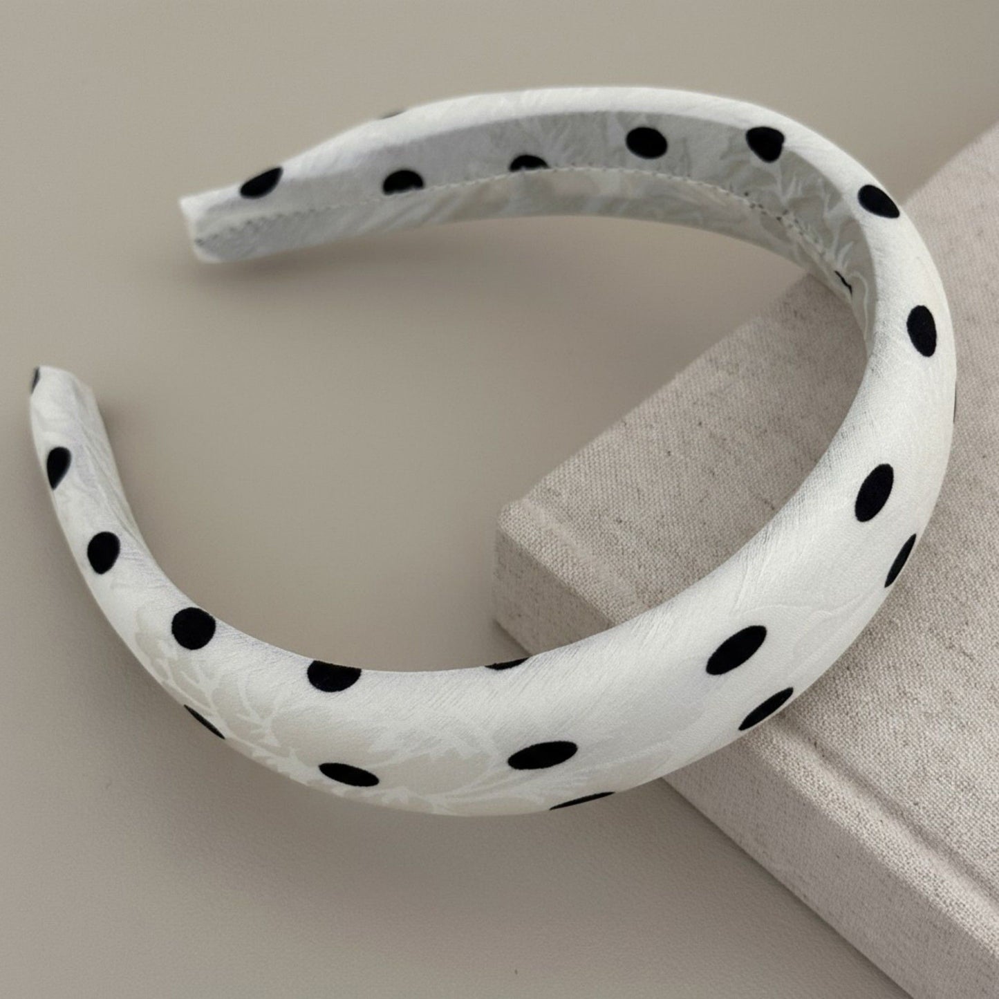 2pcs Polka Dot Padded Headband with Smooth Fabric Finish and Retro Style