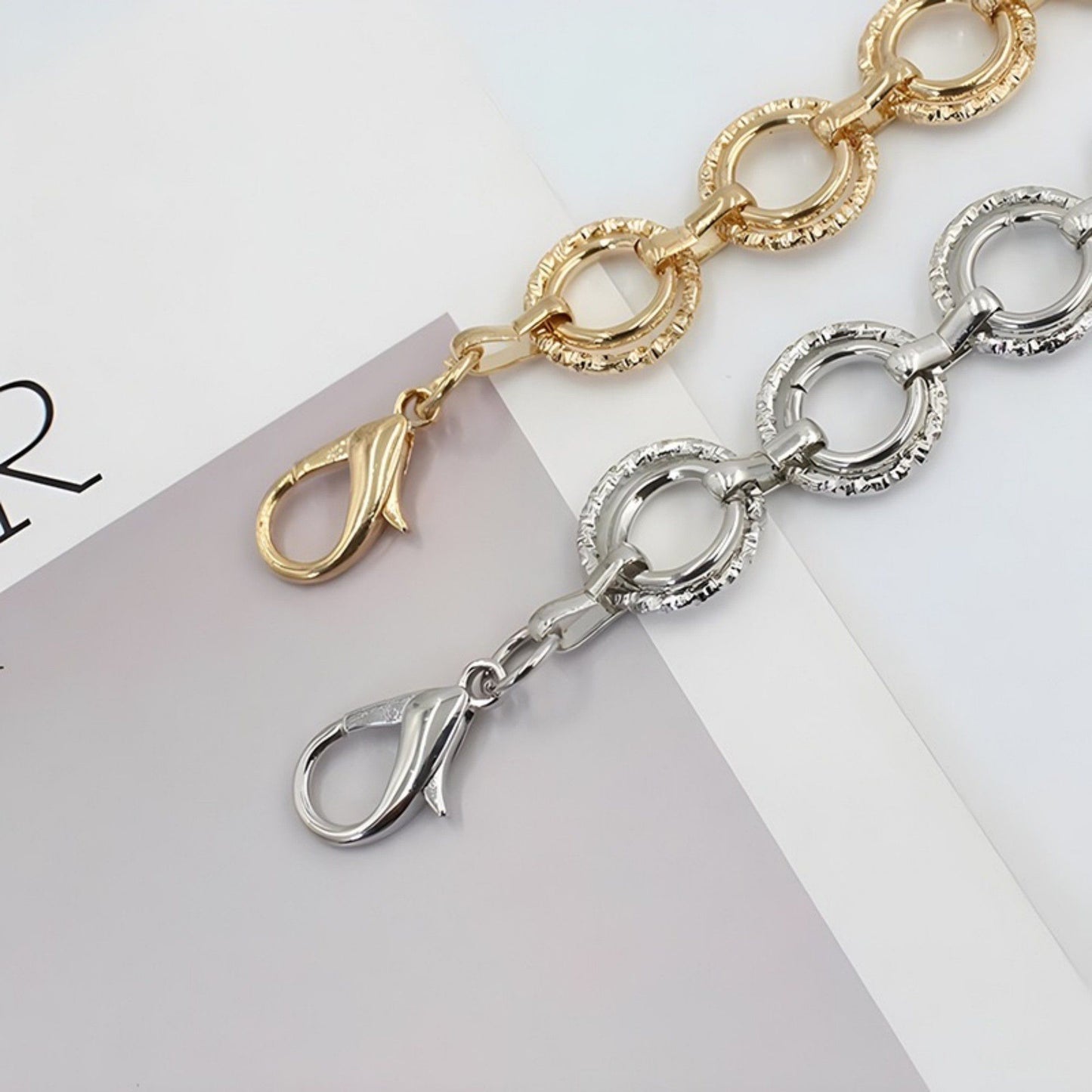 Textured Circle Link Waist Chain Belt with Adjustable Fit and Dangling Charm Accent for Layered Stylish Detail 43x0.6in