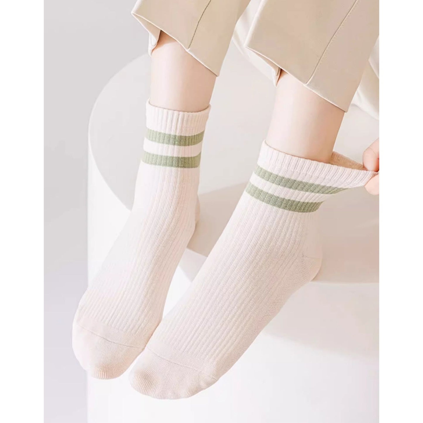 Womens Athletic Crew Socks 4-Pack Ribbed Knit Design Contrast Double Stripe Stretch Comfort Everyday Fit