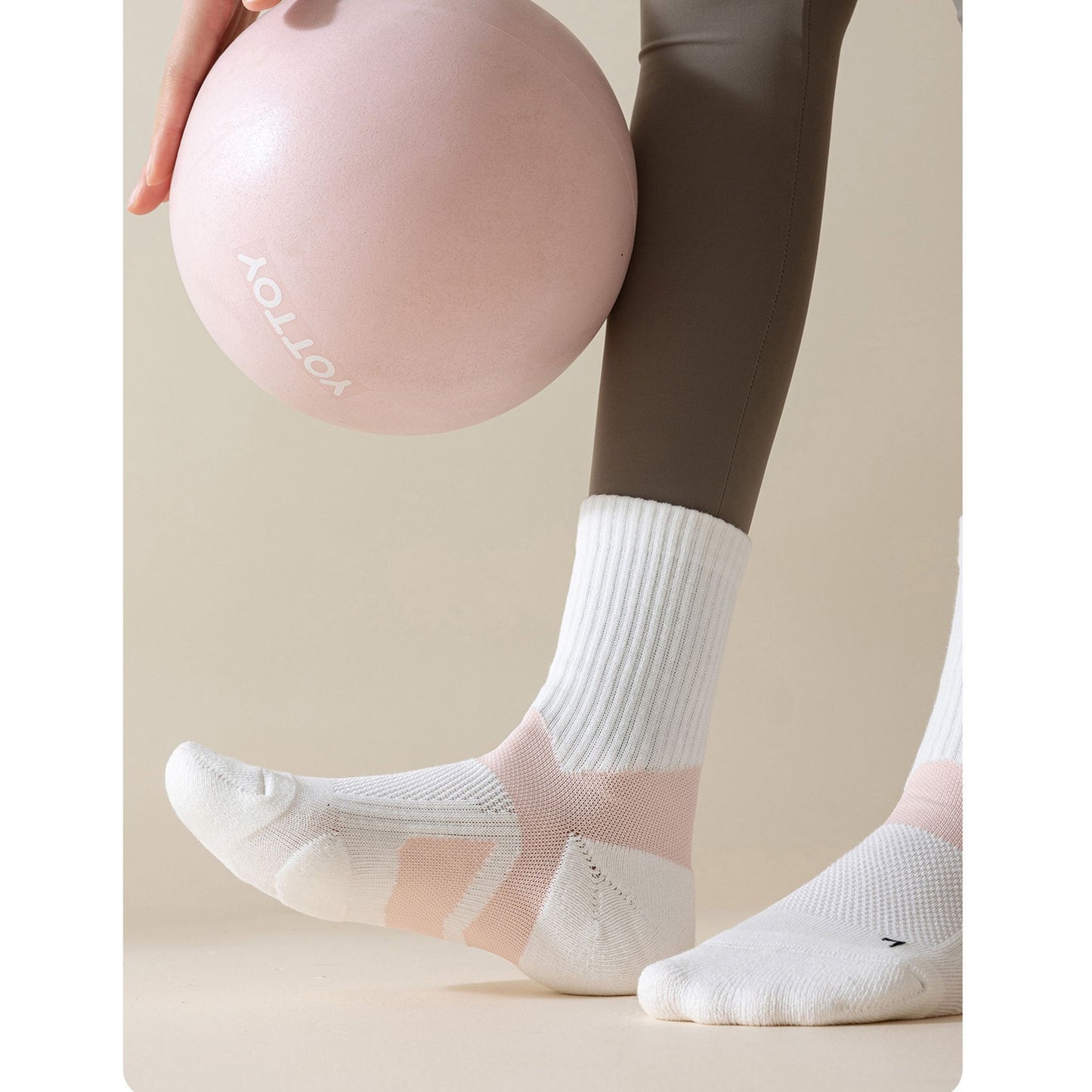 3-Pair Pack Cushioned Sports Crew Socks with Arch Support Mesh Panels and Ankle Compression