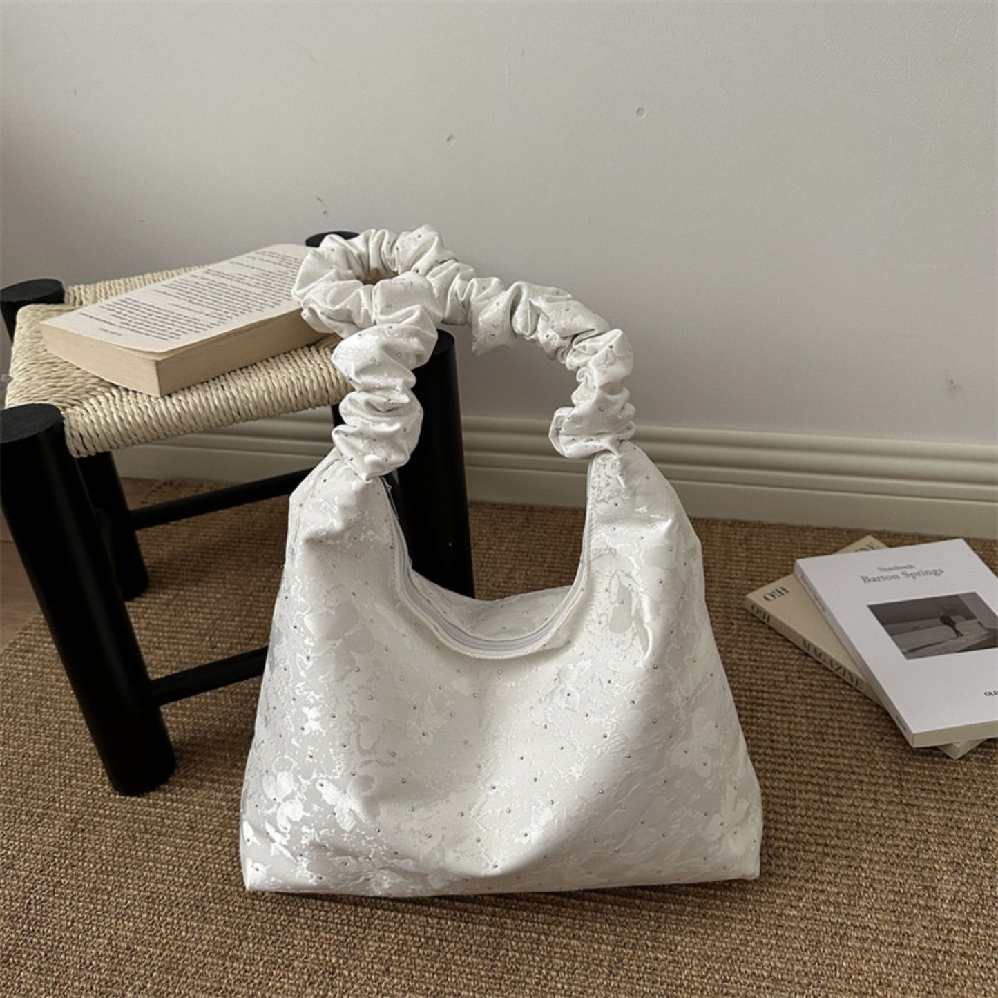 Shoulder Bag with Zipper Closure for Everyday Use