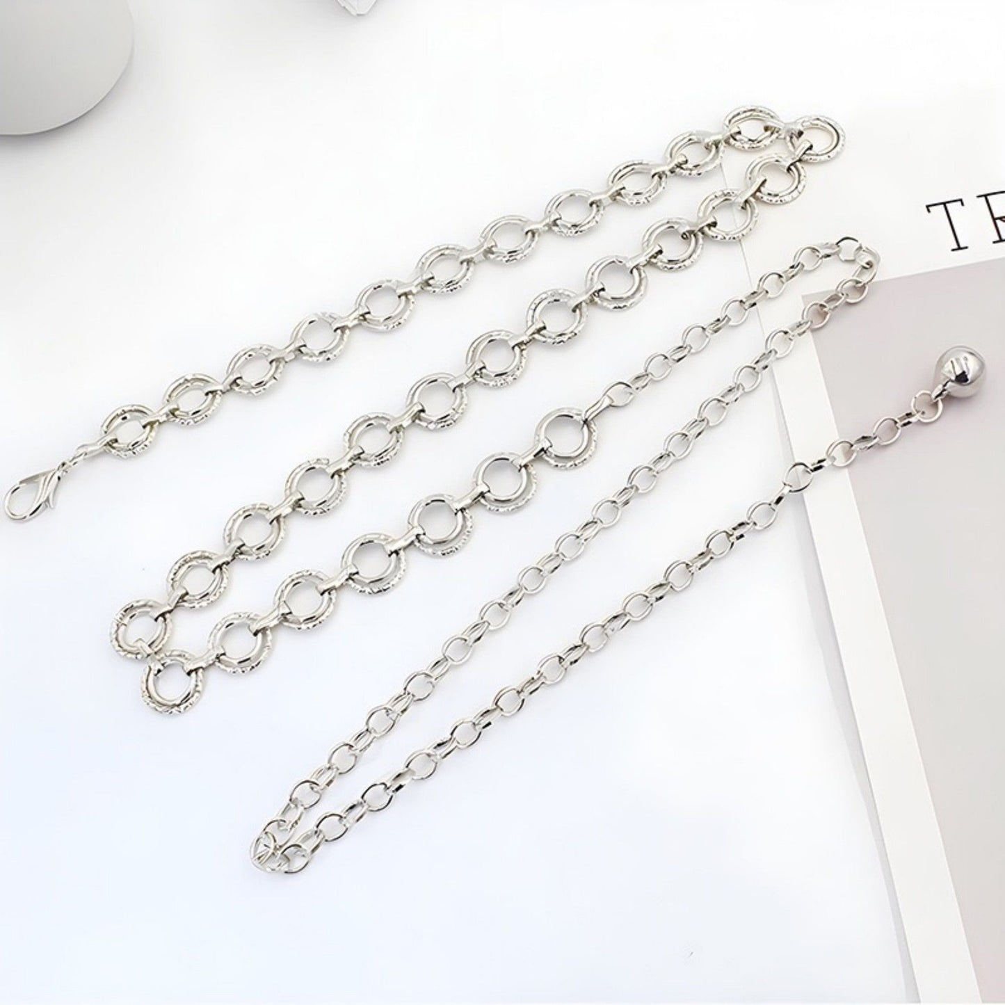 Textured Circle Link Waist Chain Belt with Adjustable Fit and Dangling Charm Accent for Layered Stylish Detail 43x0.6in