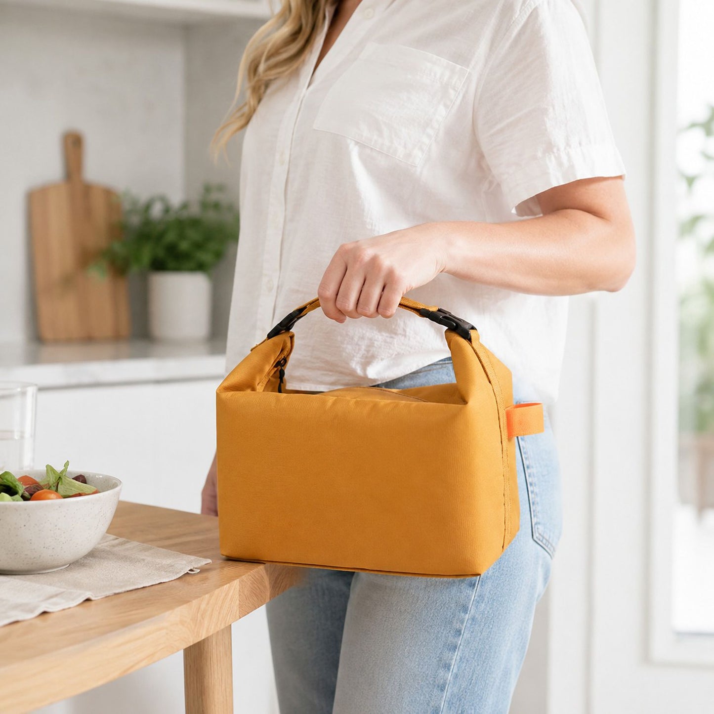 Insulated Roll Top Lunch Bag with Buckle Handle and Leak-Resistant Lining