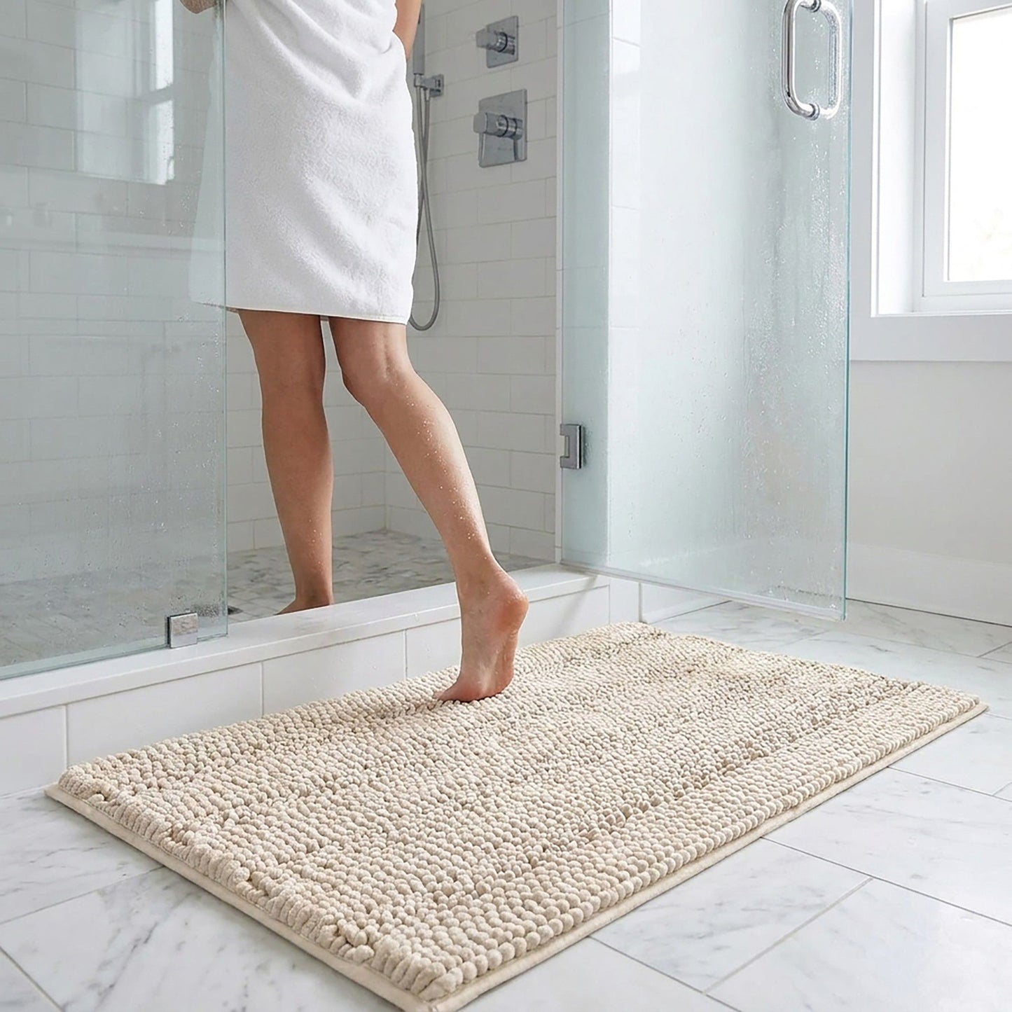 Chenille Bath Mat with Plush Noodle Texture and Non Slip Backing