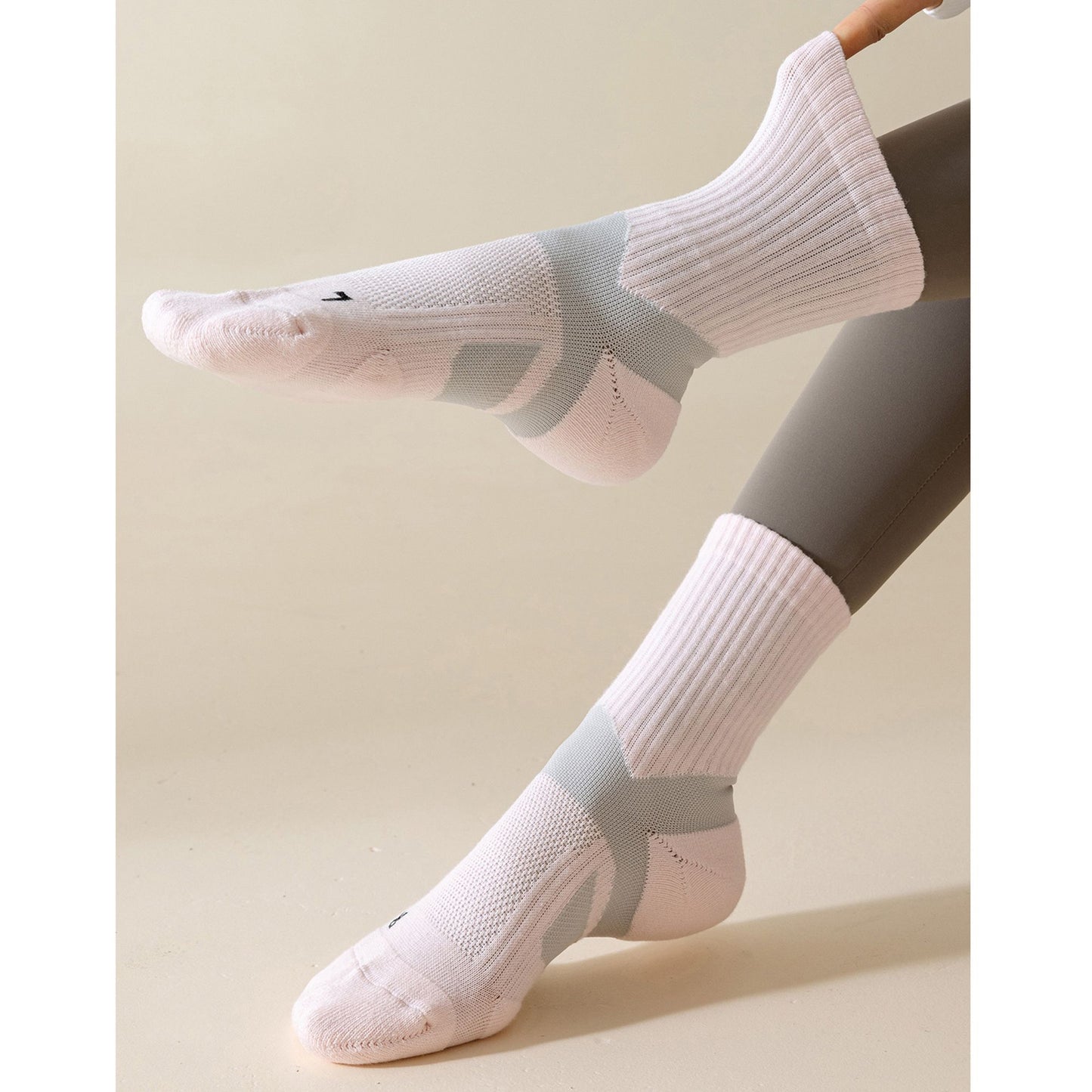 3-Pair Pack Cushioned Sports Crew Socks with Arch Support Mesh Panels and Ankle Compression