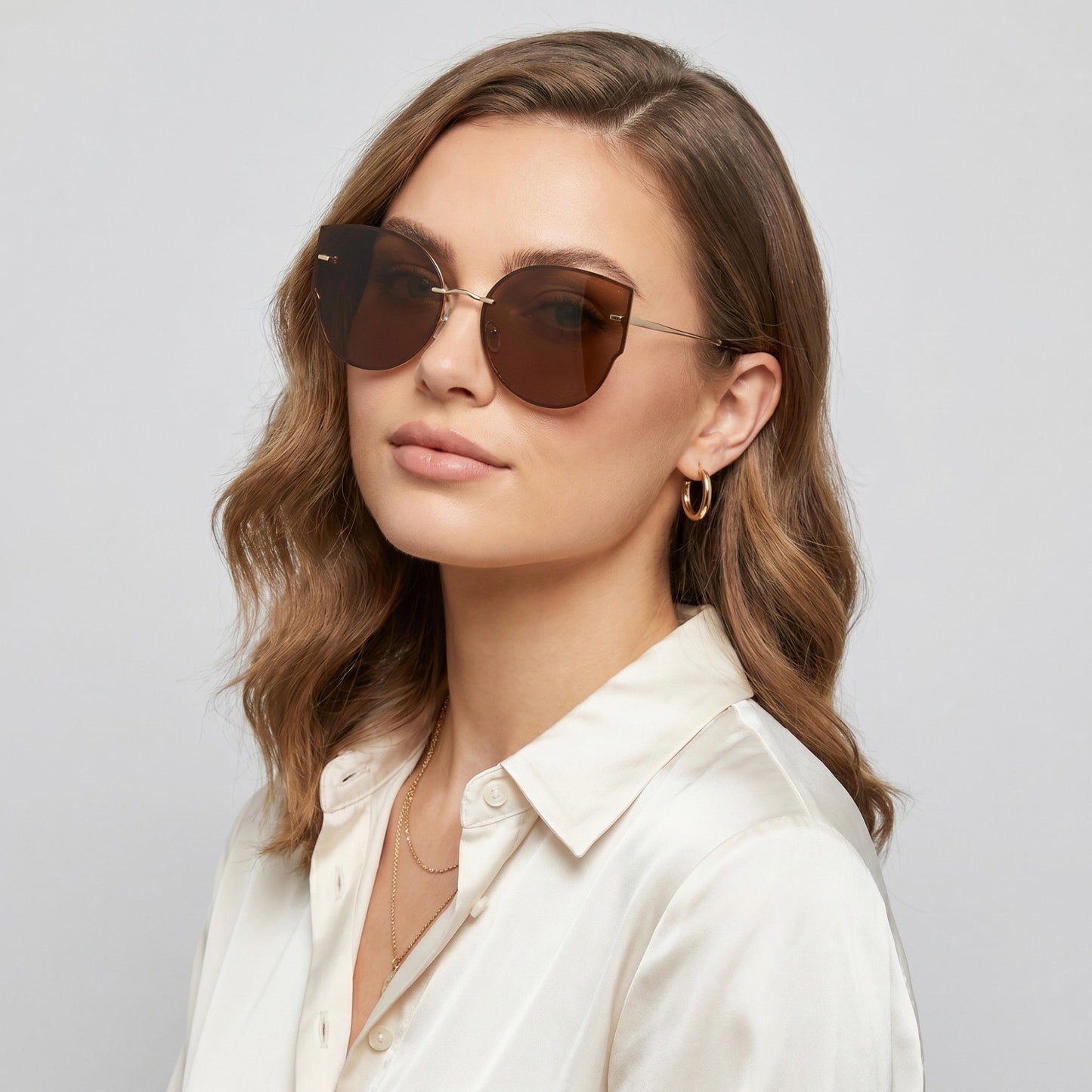 Oversized Round Cat Eye Sunglasses with Gradient Brown Lenses and Fashionable Metal Accents