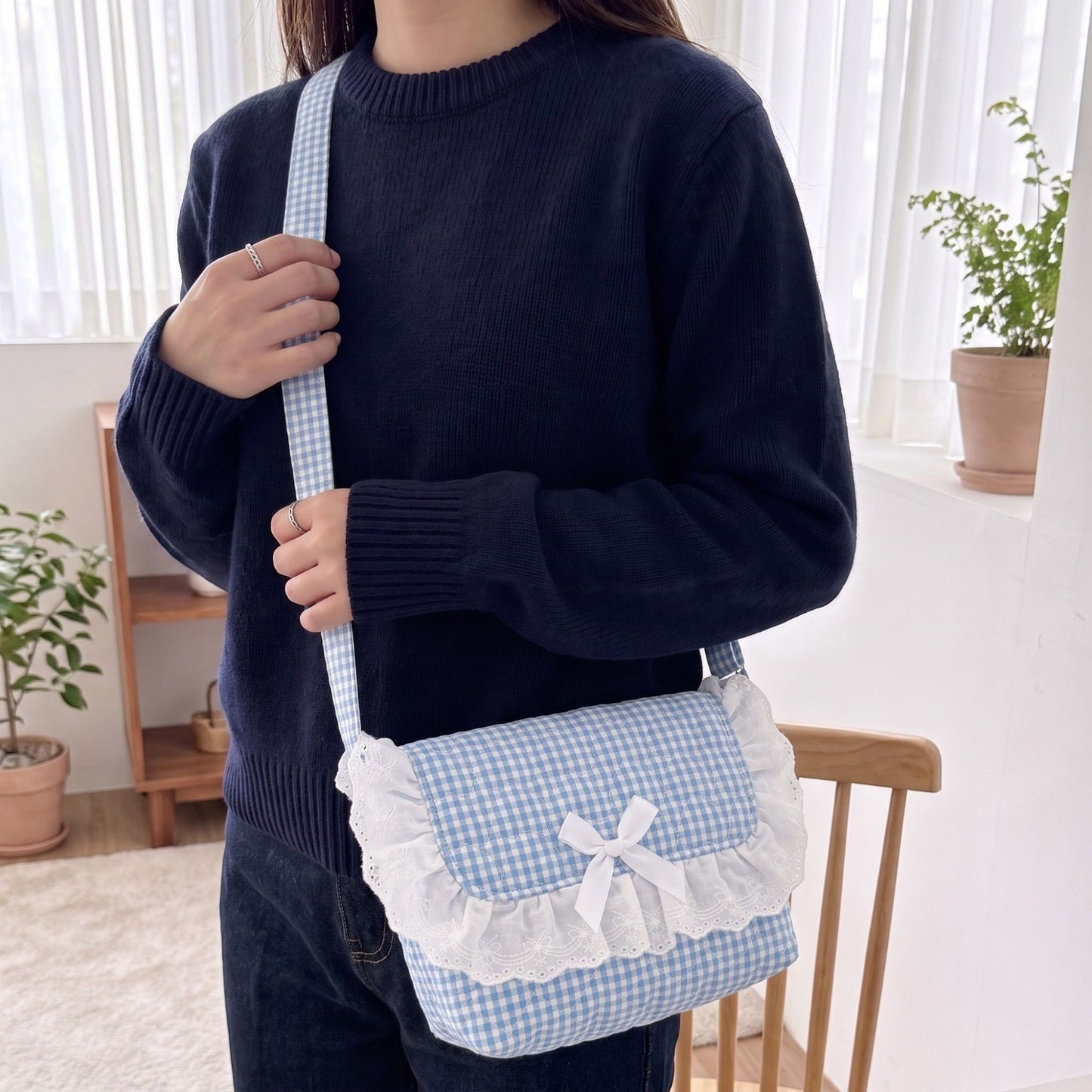 Womens Quilted Gingham Makeup Bag with Shoulder Strap Lace Ruffle Bow