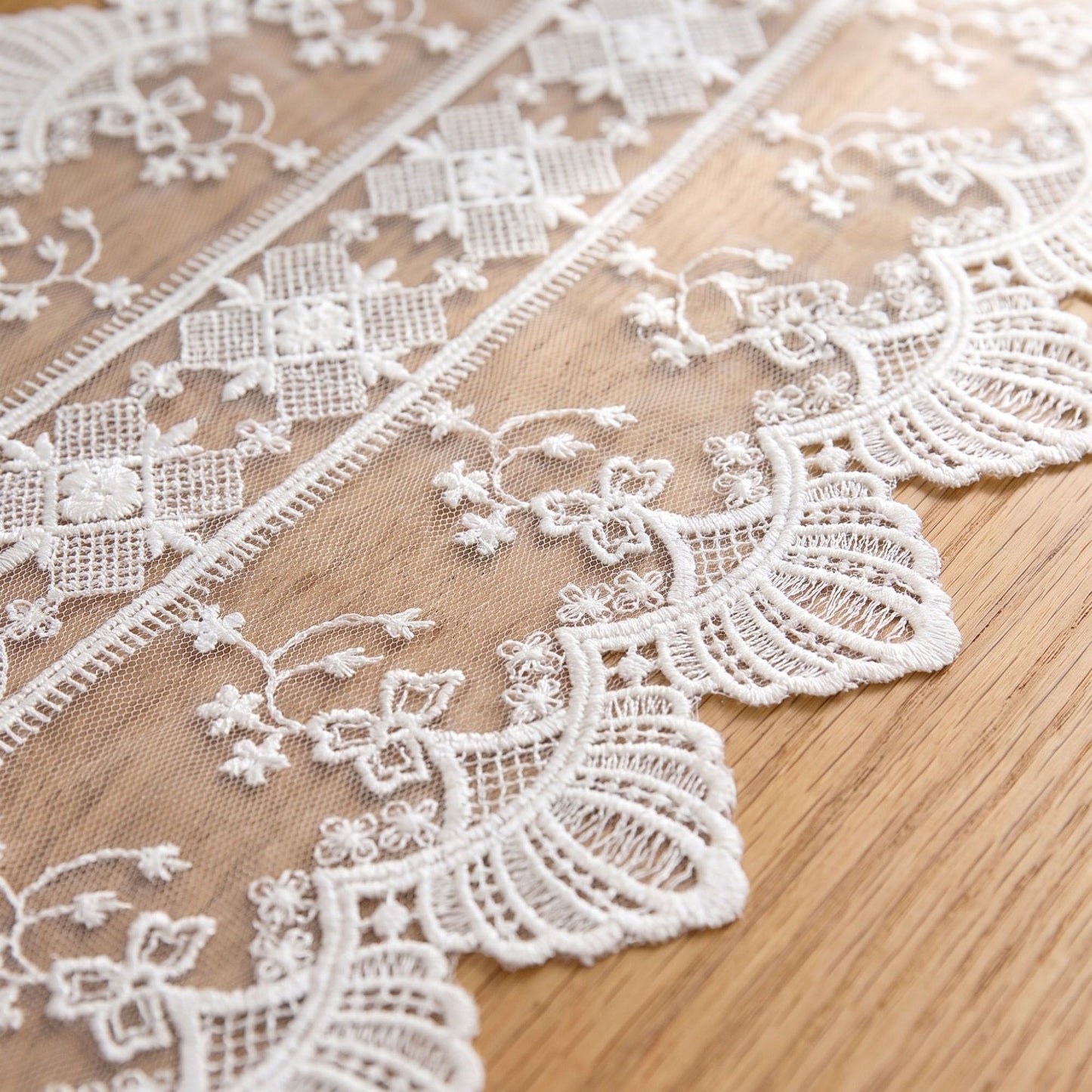 White Floral Lace Table Runner with Scalloped Edges 13.8x47.2in