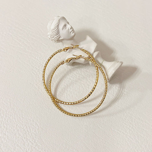 Women's Gold Textured Hoop Earrings for Versatile Styling