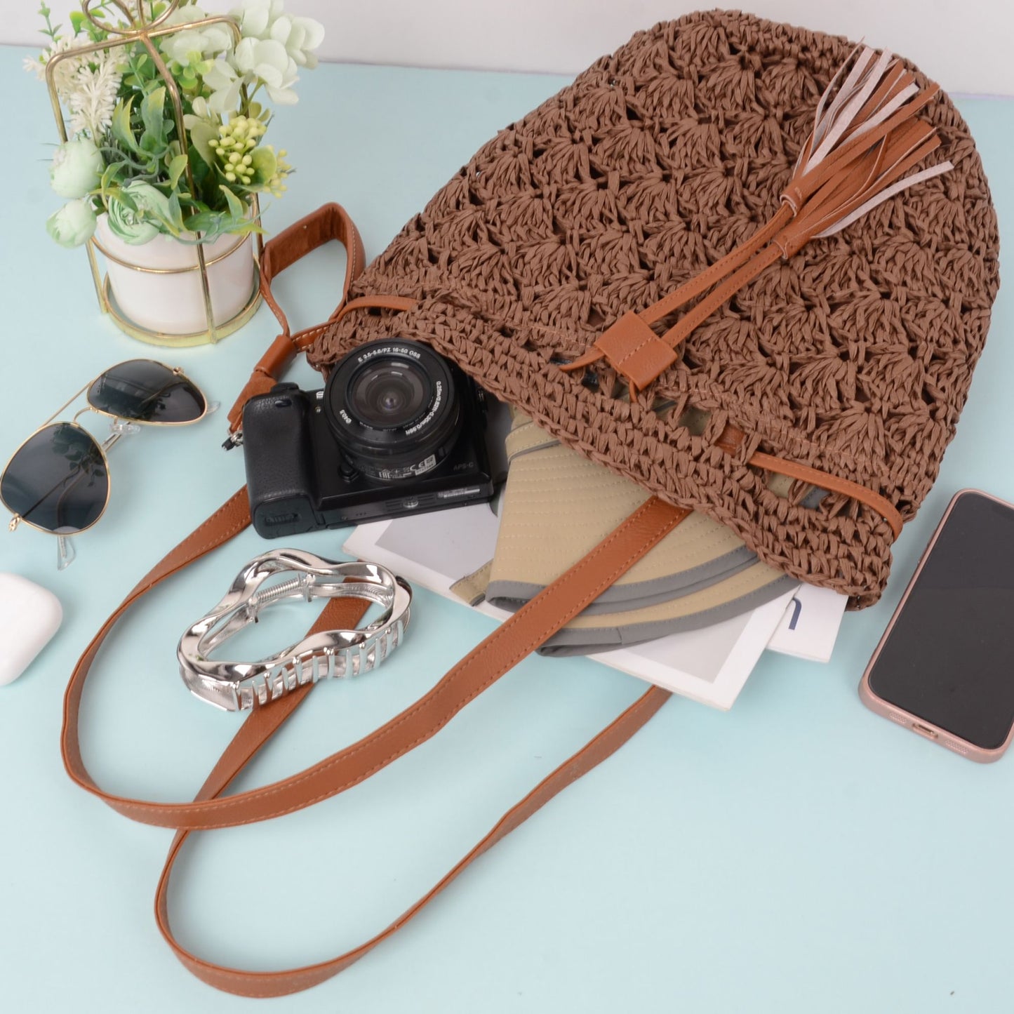 Women's Rustic Straw Shoulder Bag with Leather Accents