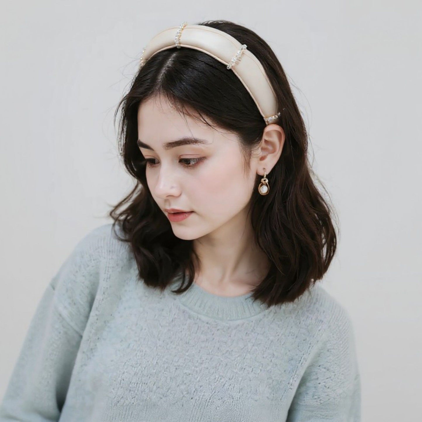 2pcs Women's Padded Satin Fashion Headband with Pearl Design and Crystal Bead Embellishments 6.3x4.7x1.2in