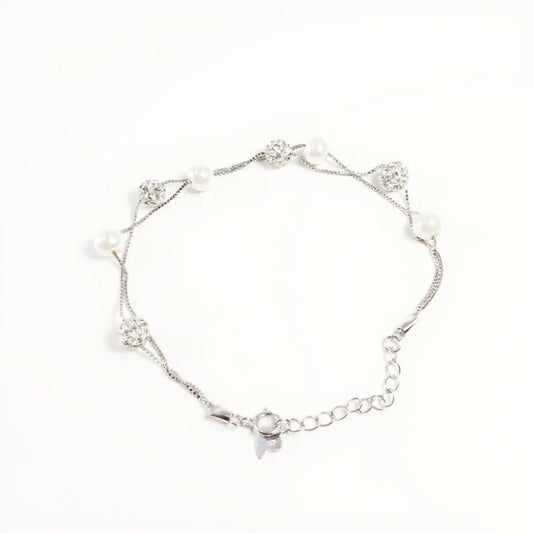 Women's Pearl and Crystal Beaded Bracelet with Delicate Chain Design