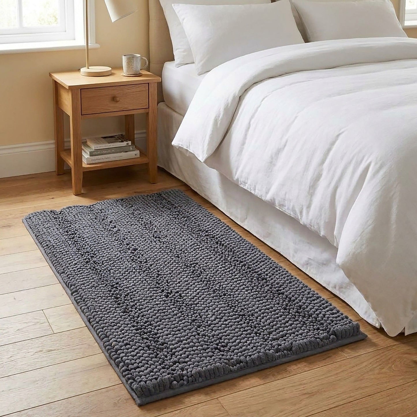 Chenille Bath Mat with Plush Noodle Texture and Non Slip Backing