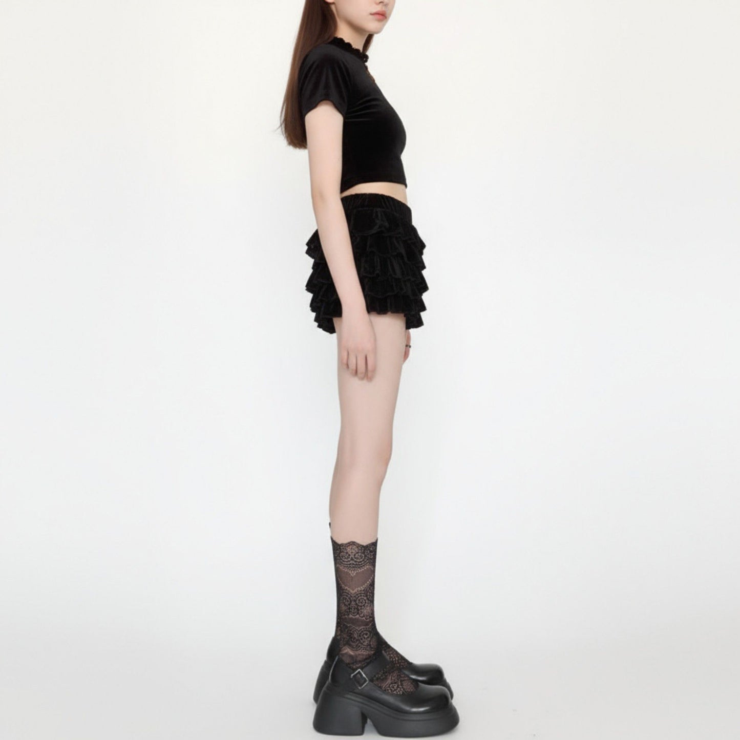 2pcs Women's Mid-Calf Lace Socks with Scalloped Edge and Intricate Floral Pattern