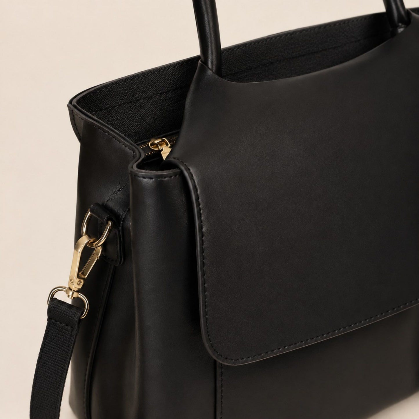 Classic Flap Messenger & Shoulder Bag
