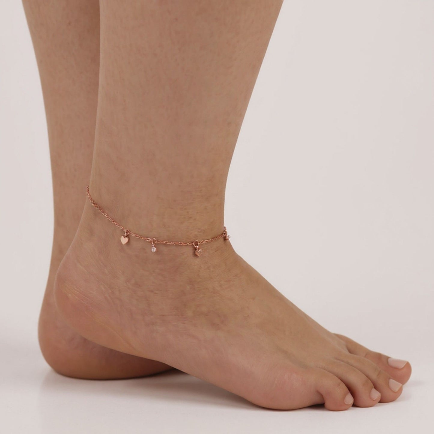 Dainty Heart Charm Anklet with Delicate Chain and Mini Accent Droplets for a Soft Feminine Touch and Lightweight Everyday Shine