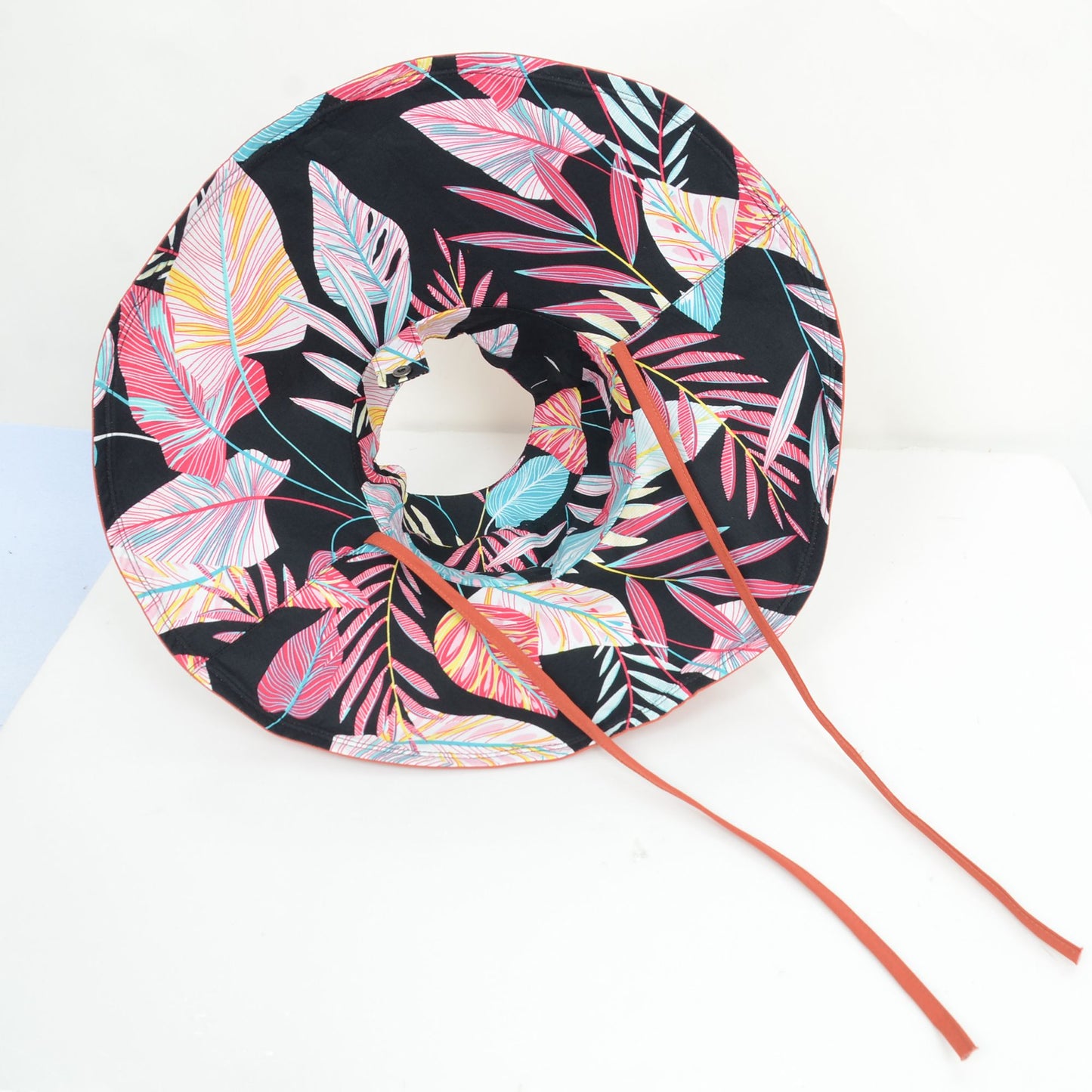Wide Brim Sun Hat with Ponytail Hole Neck Tie Closure and Patterned Lining for UV Protection and Outdoor Style