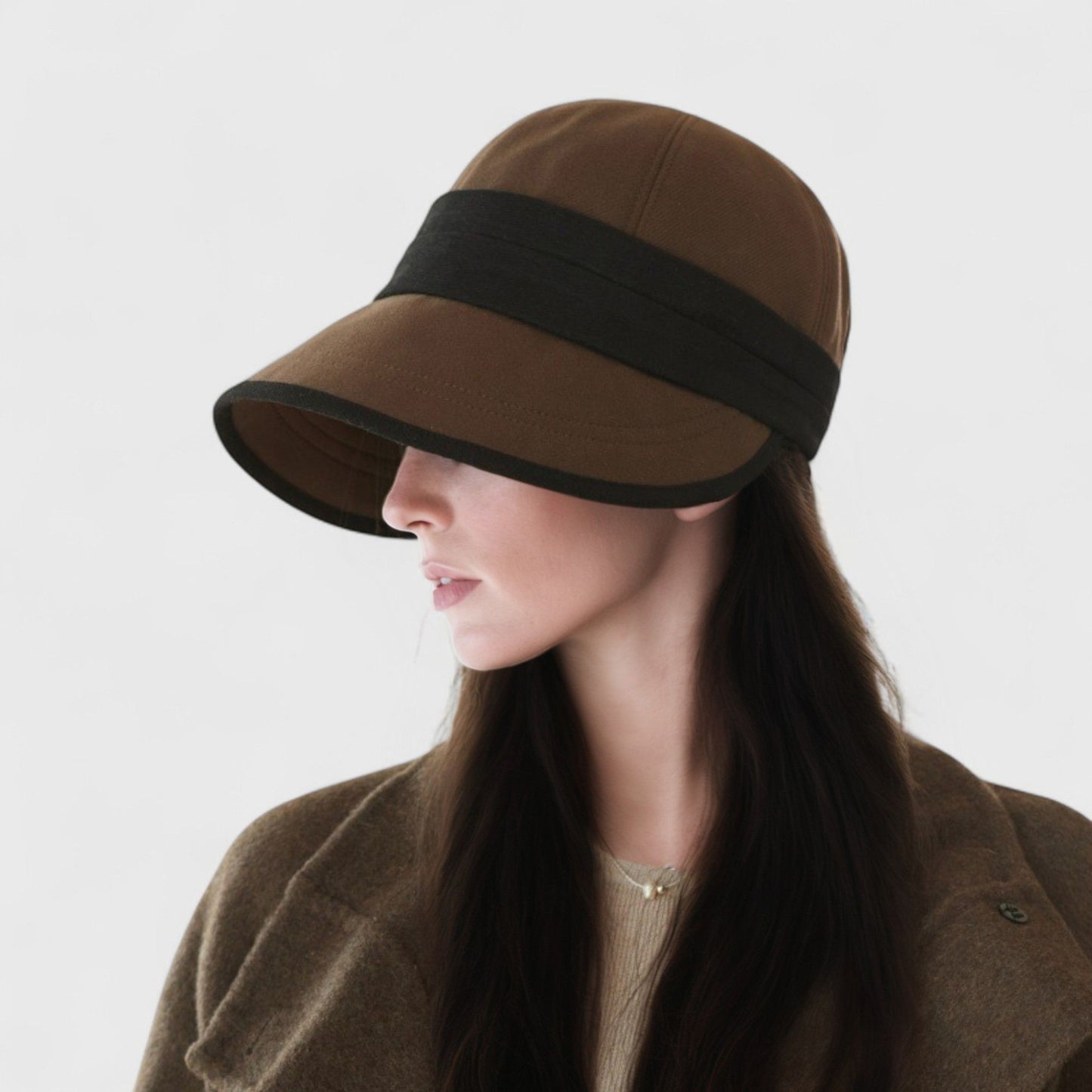 Wide Brim Bucket Hat with Contrast Band and Structured Design