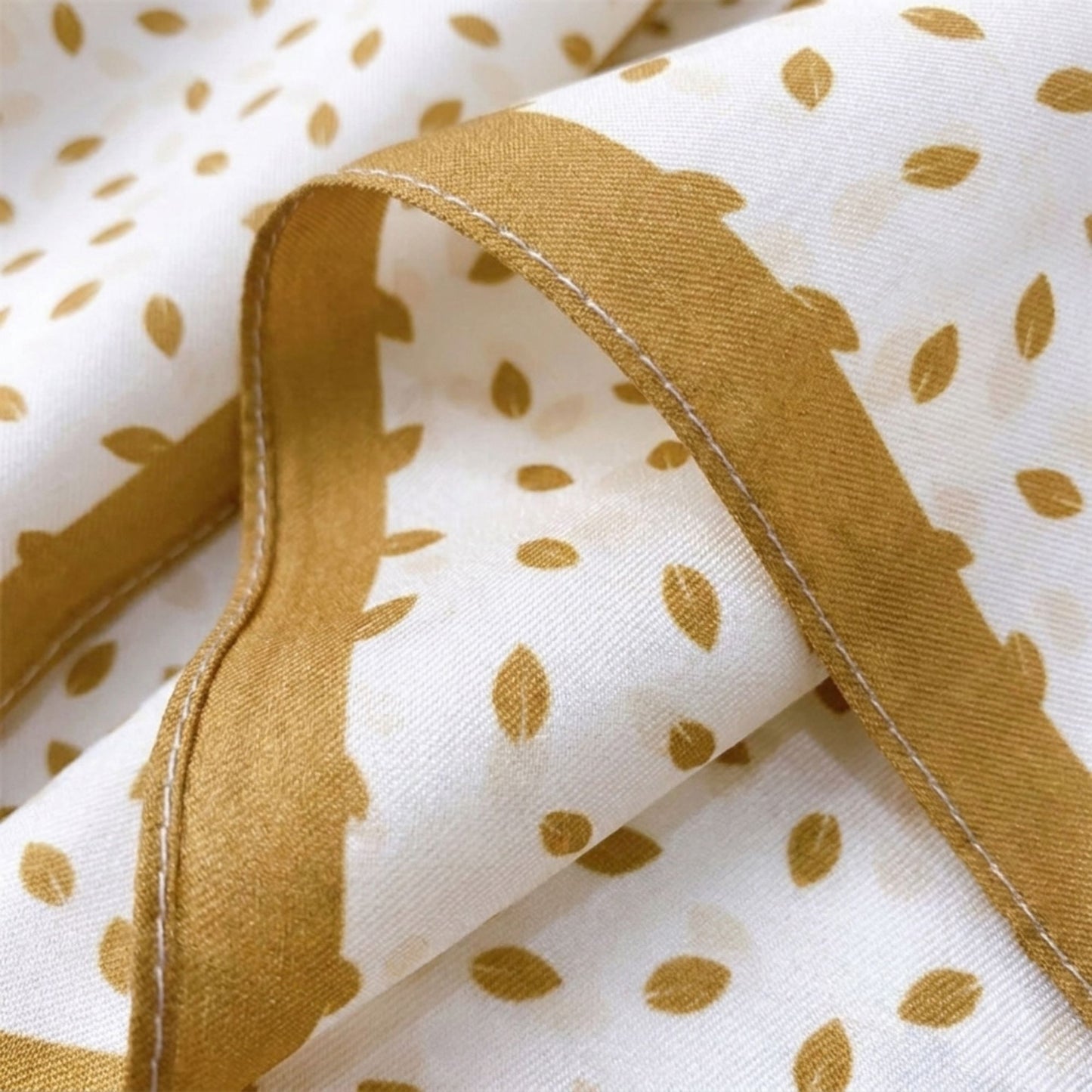 Lightweight Printed Neck Scarf with Contrast Border for Everyday Styling