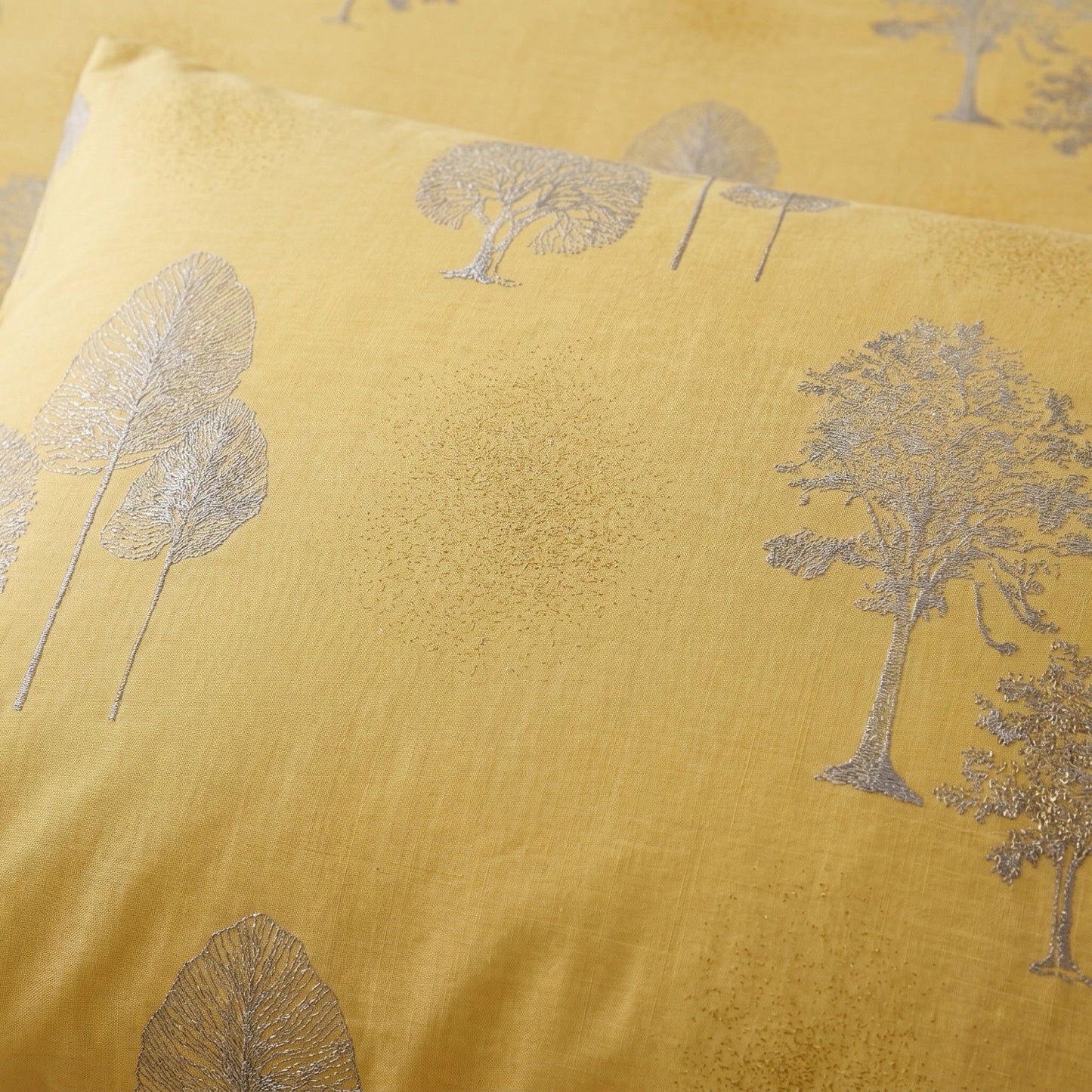4-Piece Cotton Bedding Set with Elegant Tree Print Duvet Cover, Pillowcases, and Flat Sheet