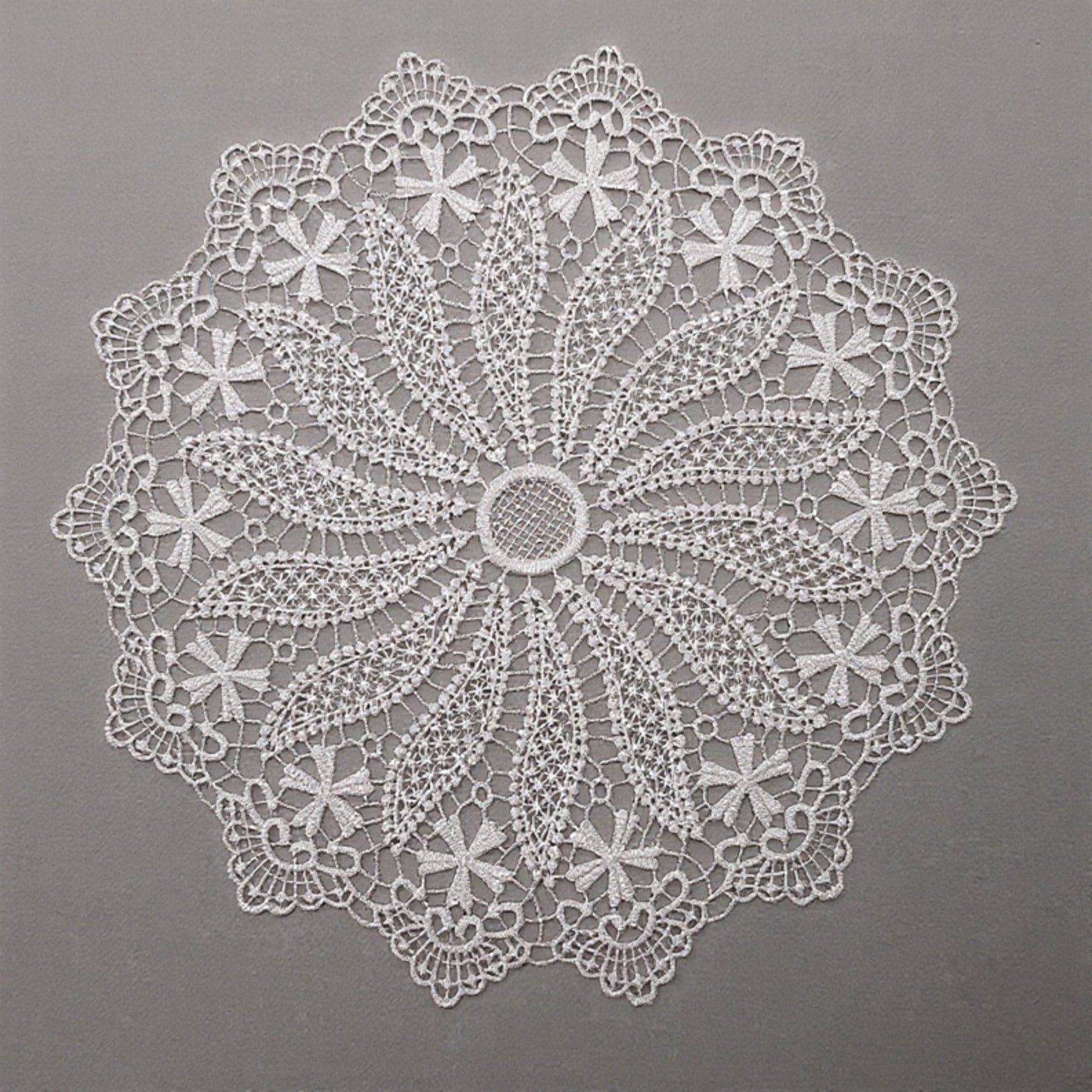4 Set Round Crochet Lace Placemats with Floral Pattern 11.8 in