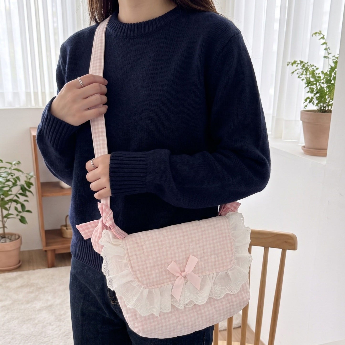Womens Quilted Gingham Makeup Bag with Shoulder Strap Lace Ruffle Bow