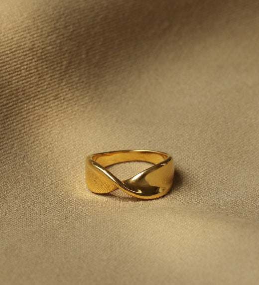 Classic Twist Gold Ring