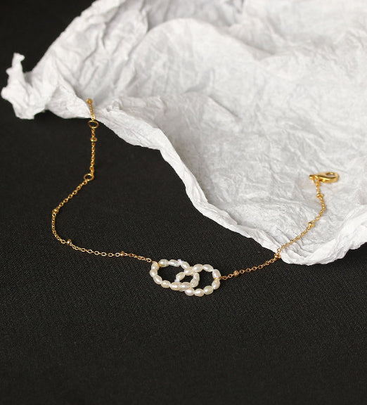 Romantic Interlocking Pearl Circles Bracelet
