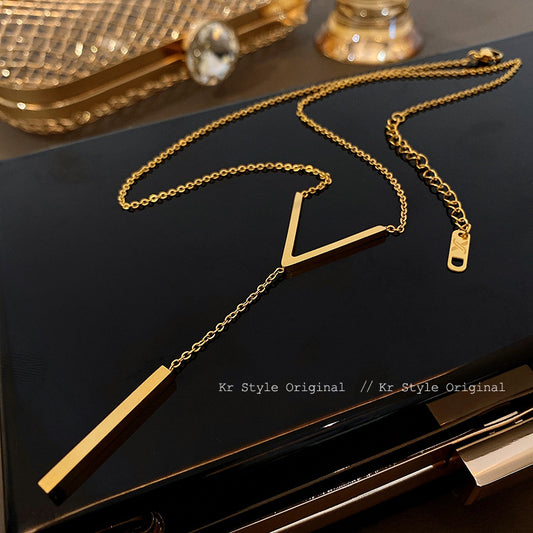 V-Shaped Gold Necklace with Straight Hanging Pendent